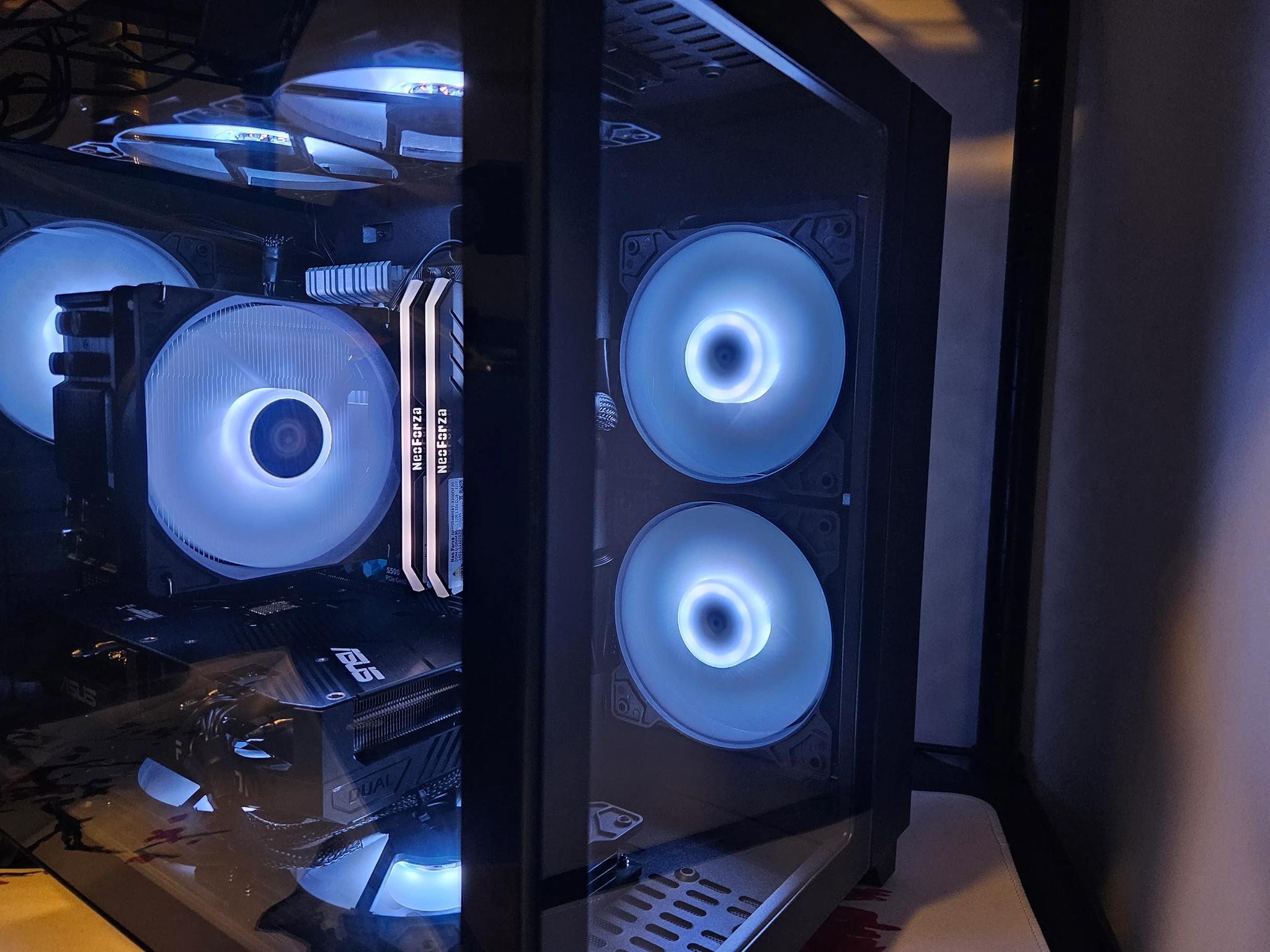Dark Side Gaming RIG Ryzen 5 / 16GB / 1TB SSD / RX 7600