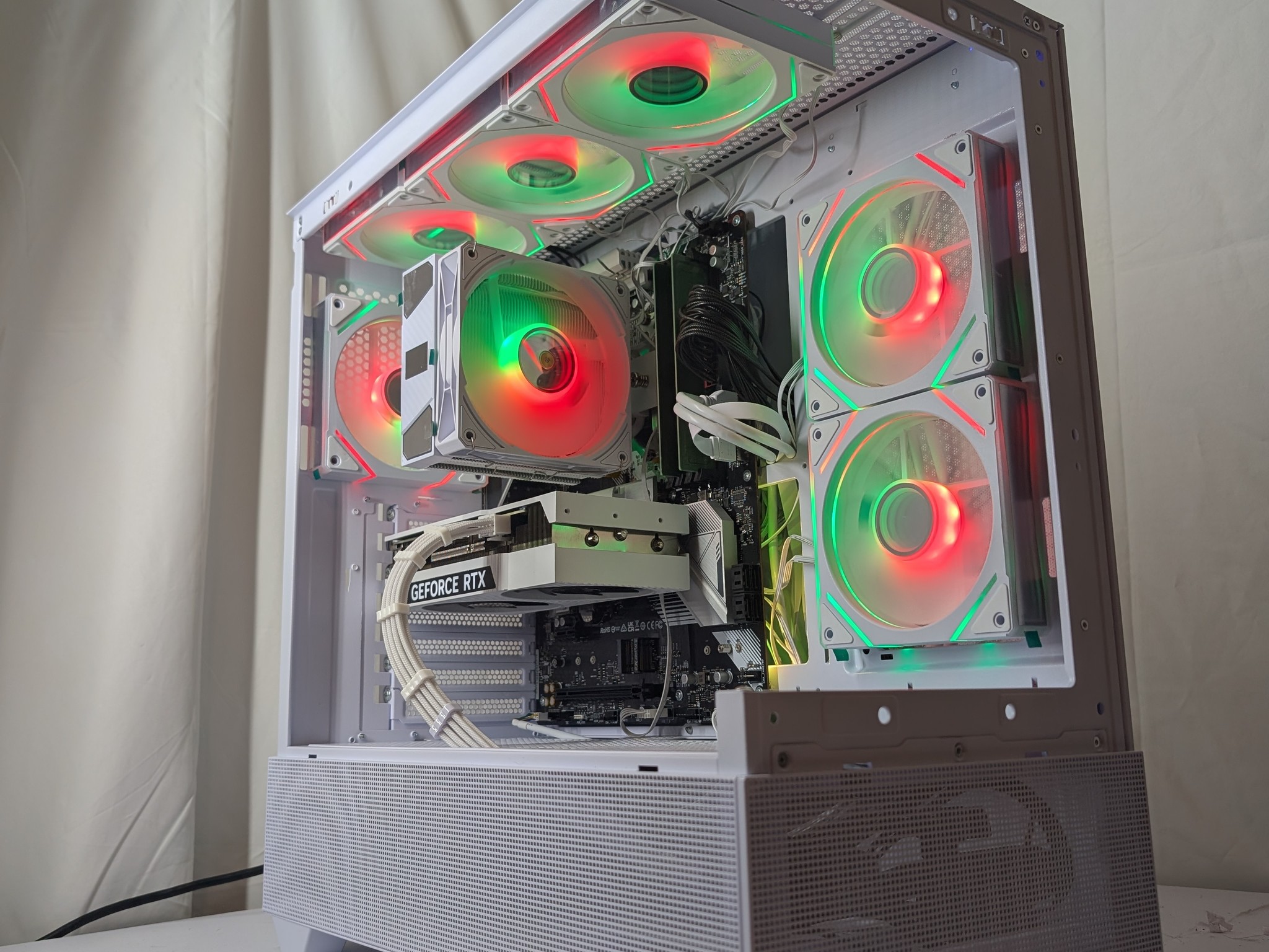 RTX 4070 | RYZEN 5 7600X | 16gb DDR5 | 1TB NVME | ALL WHITE