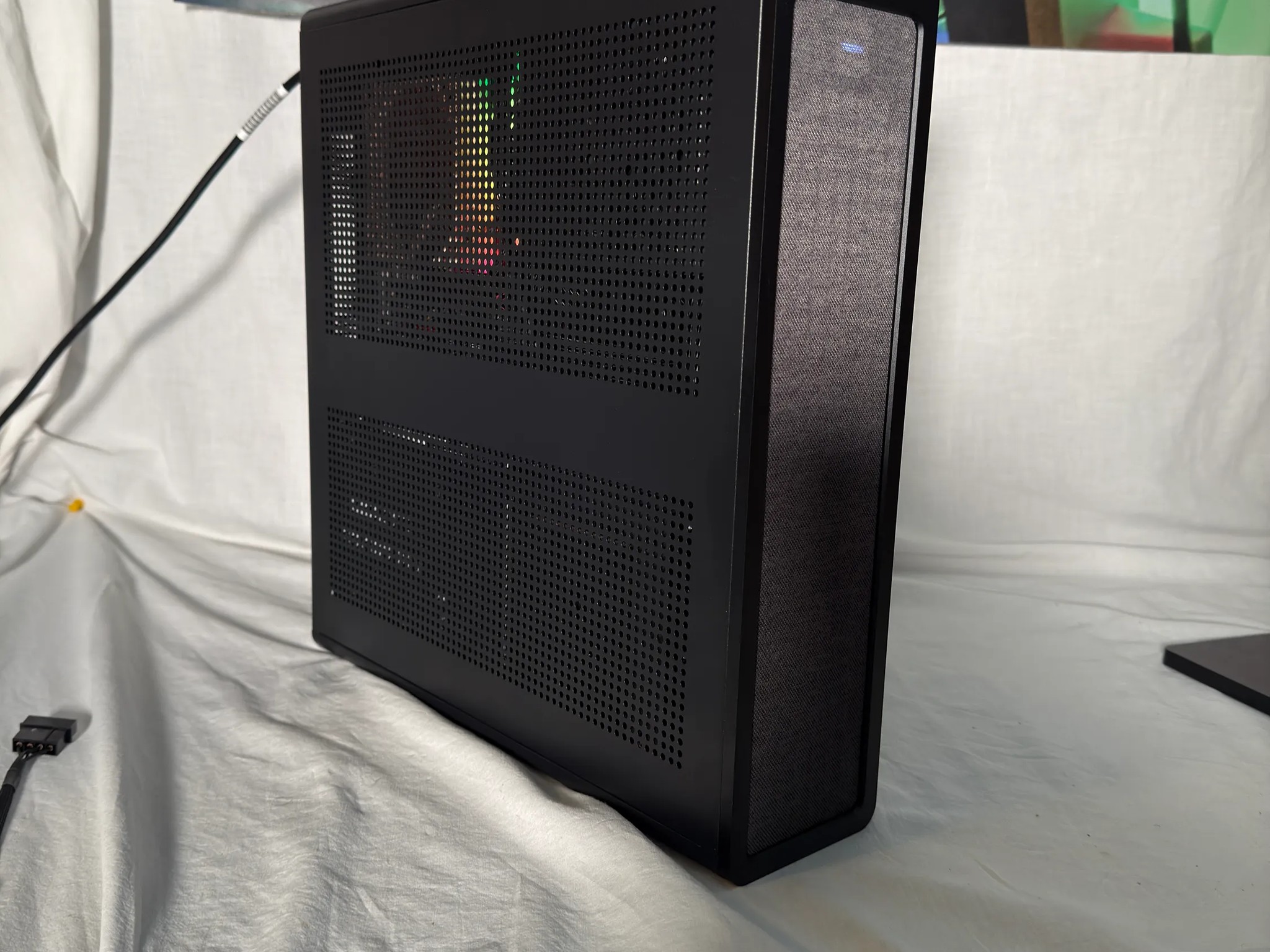 RTX 4070TI SUPER SMALL FORM FACTOR Ryzen 7 7800X3D