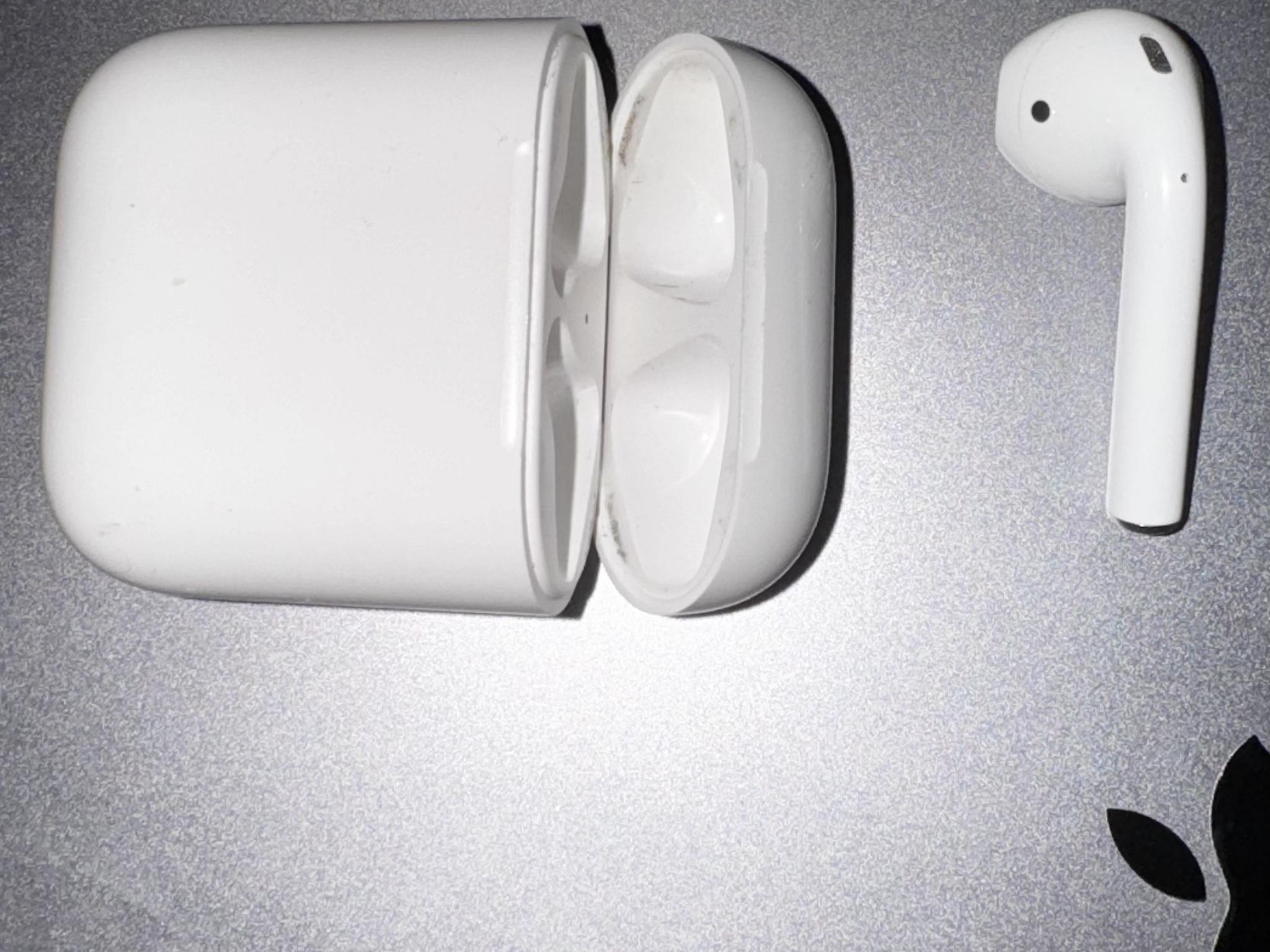 Apple Airpods 1st Generation Wireless Earbuds | Charging Case and Left Earbud ONLY A1602
