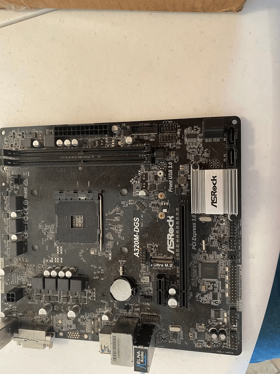2x A320 AM4 motherboards, with ryzen 1200, for parts