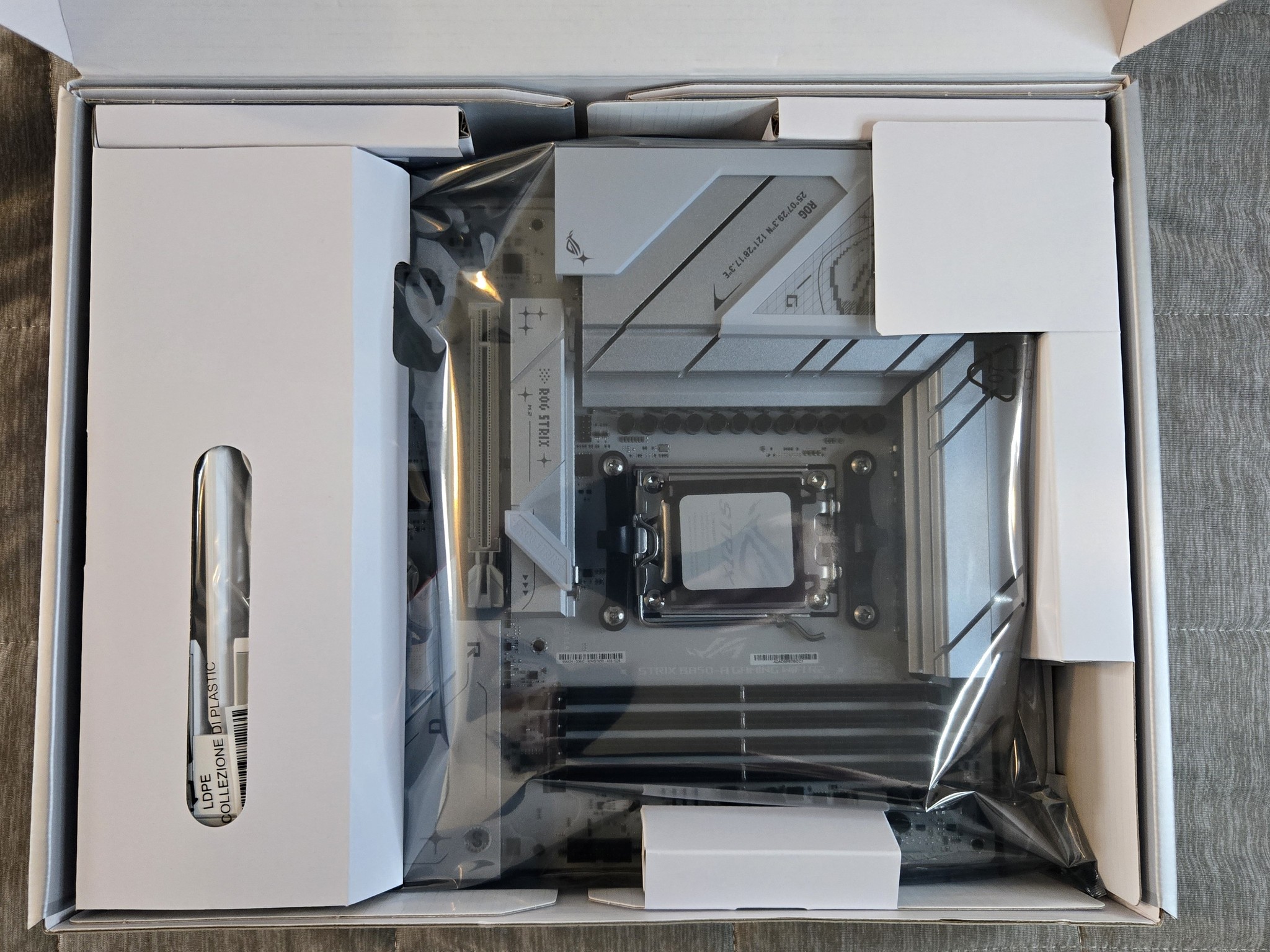 *Brand New In Box* ASUS ROG STRIX B850-A Gaming WIFI R2, AM5