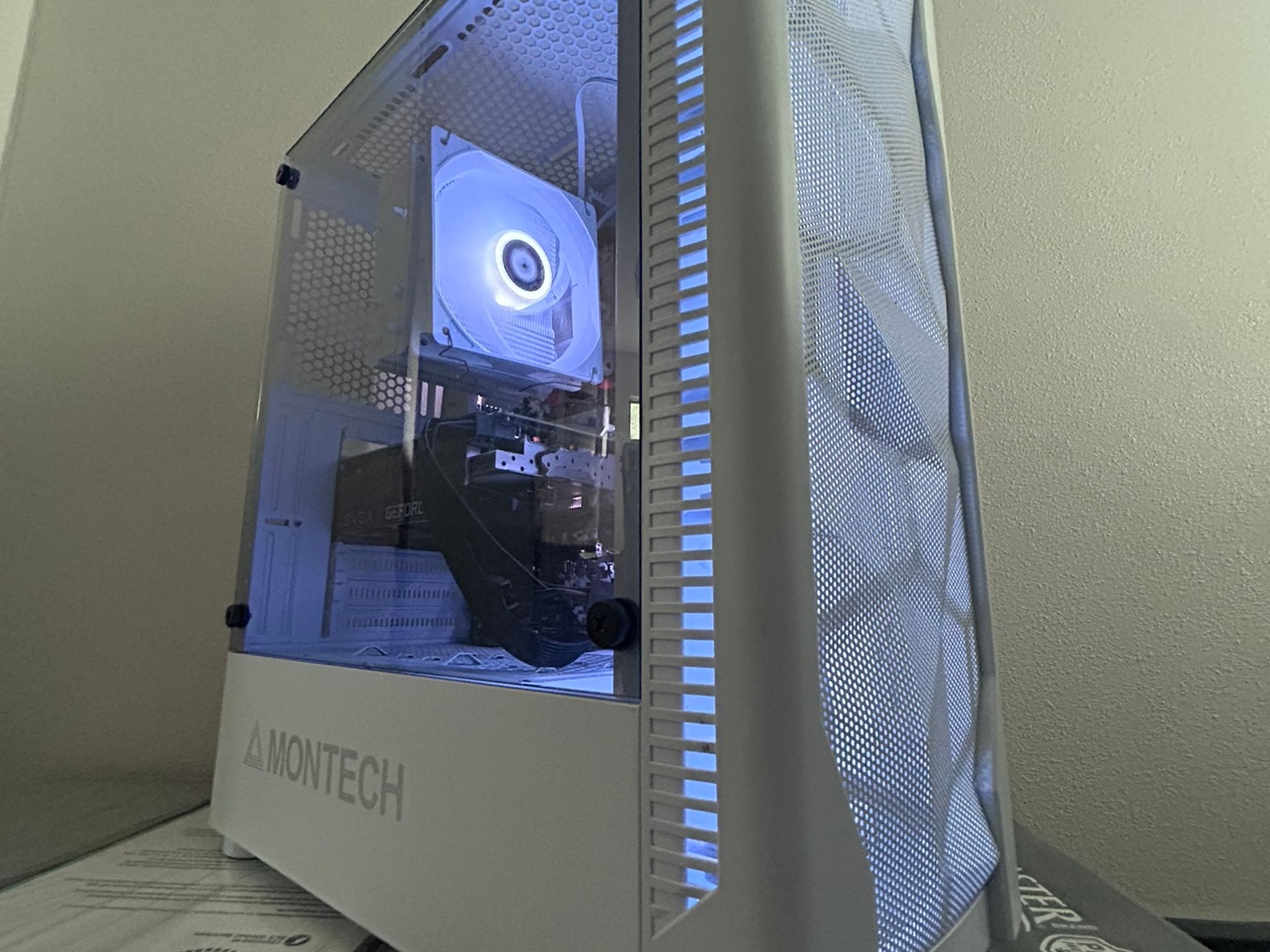 ❄️Snow|| Mid Tier Gaming PC⚔️ RTX 2060 6GB ⚔ Ryzen 2200g⚔️16GB DDR4 ⚔️1TB