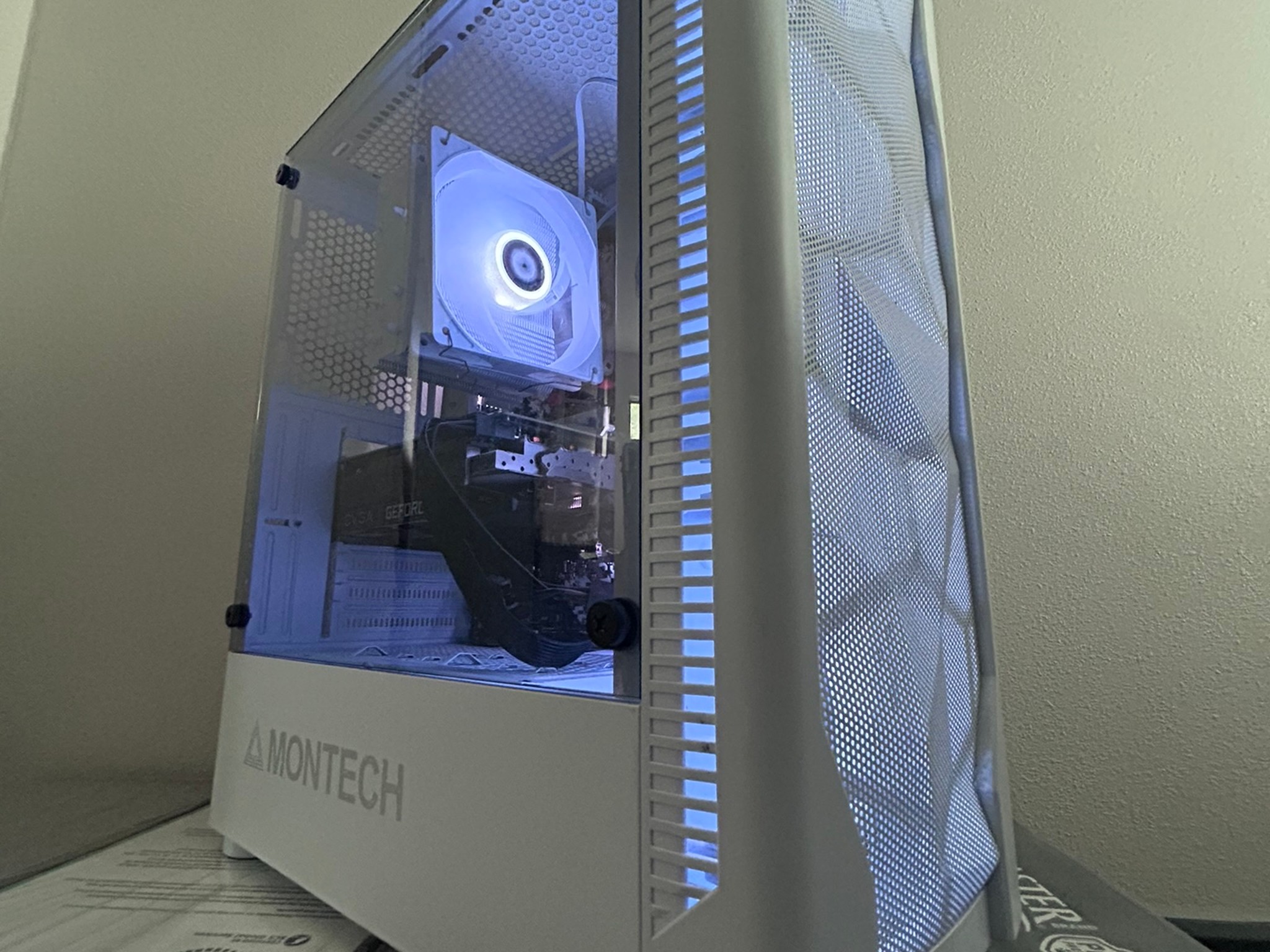 ❄️Snow|| Mid Tier Gaming PC⚔️ RTX 2060 6GB ⚔ Ryzen 2200g⚔️16GB DDR4 ⚔️1TB