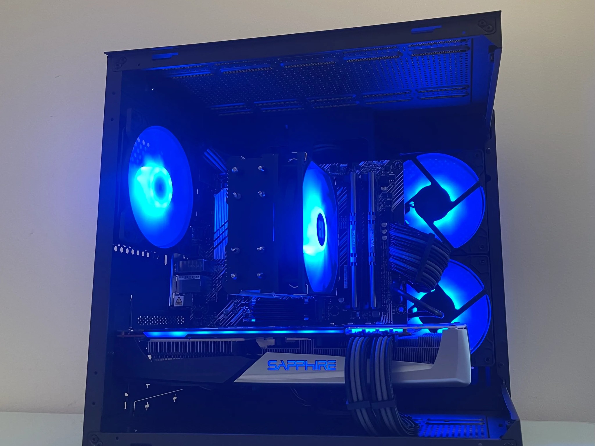 [Summer Sale] The Silver Nitro Gaming PC | Ryzen 5600 with Sapphire Nitro+ RX 5700xt