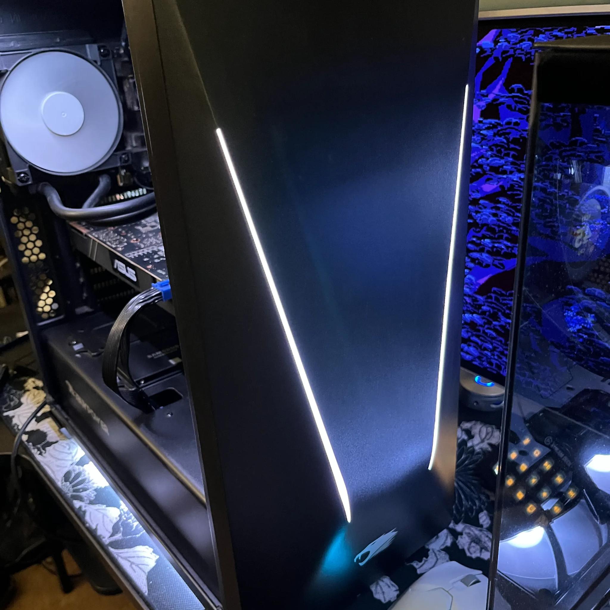 NVIDIA GeForce GTX 1080 // Intel i7-8700K // Liquid Cooled // 16 GB Ram // 1TB SSD