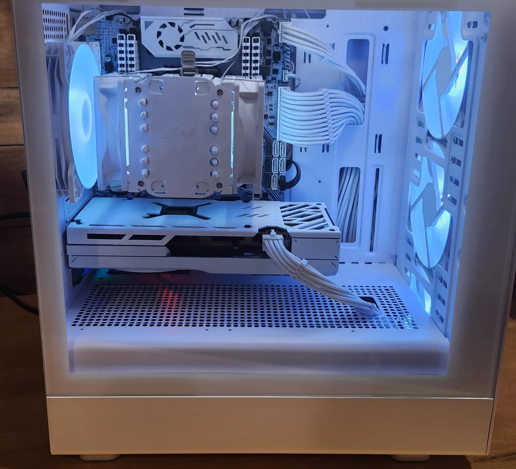 WHITE GAMING PC RX 7600, i7-6850k, 32GB RAM, 512GB SSD