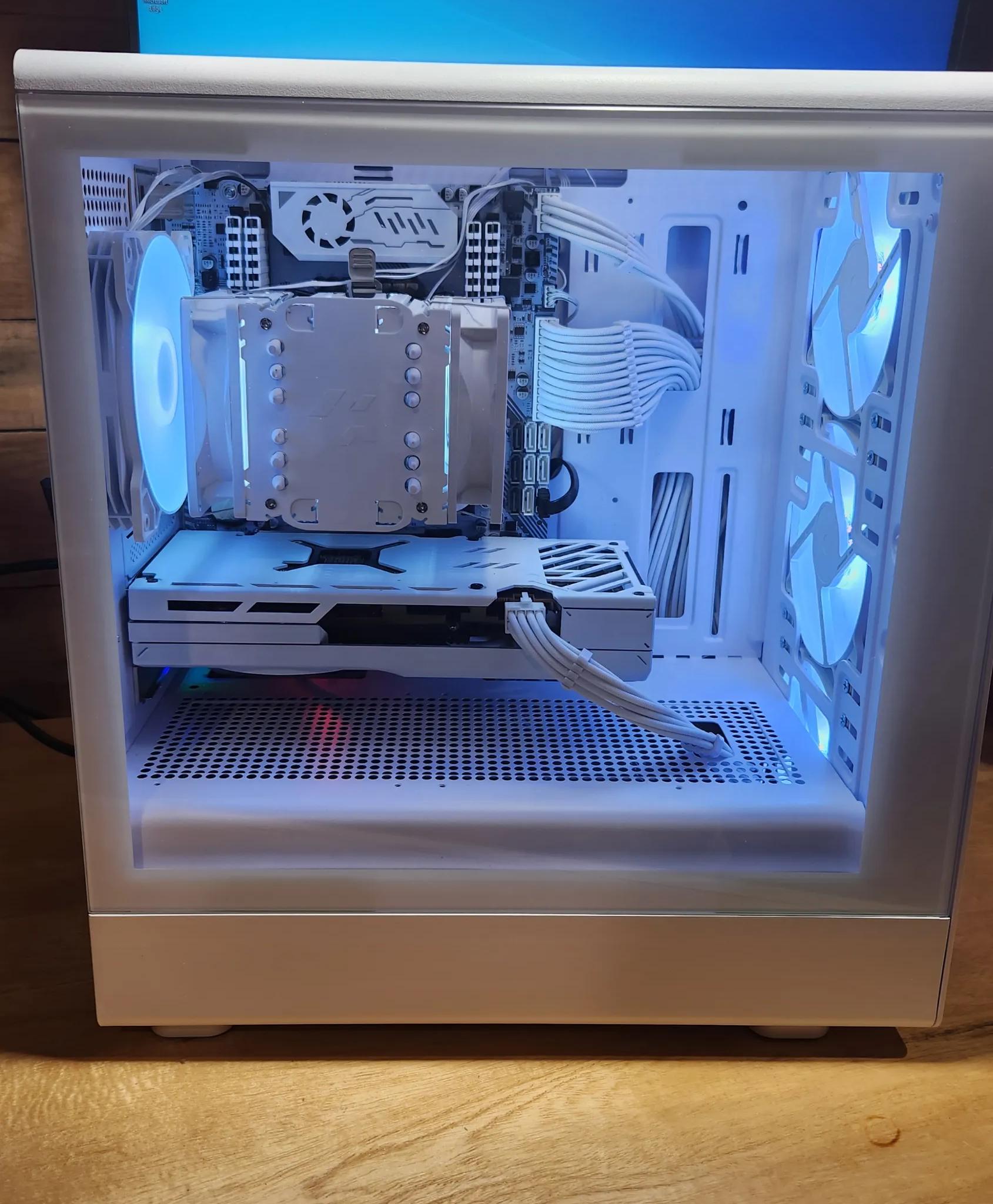 WHITE GAMING PC RX 7600, i7-6850k, 32GB RAM, 512GB SSD