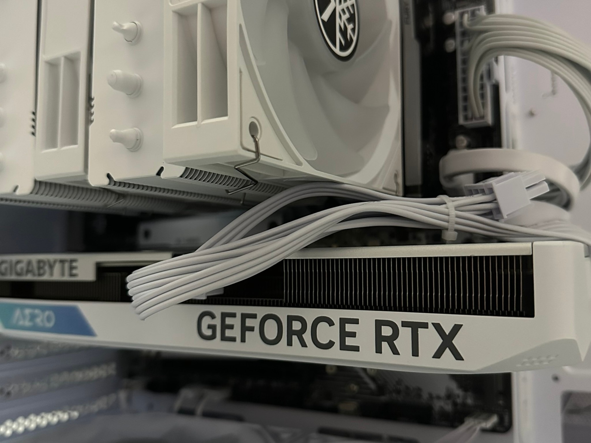 Ryzen 5 8400F / RTX 4060 / 512GB NVME / 16GB RAM