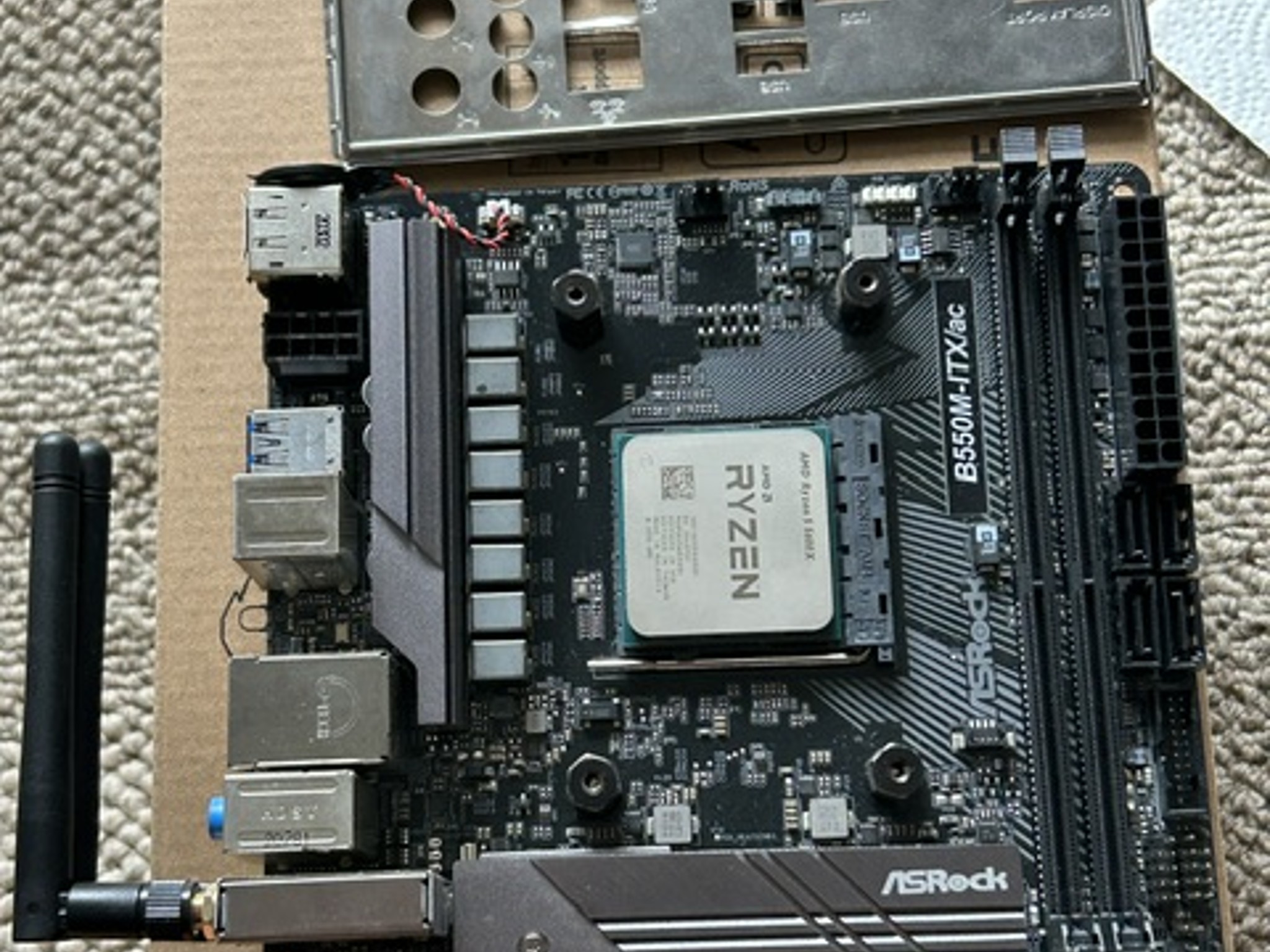 Ryzen 5 5600X / ASRock B550M-ITX/ac  / Cooler Master Hyper 212 Combo