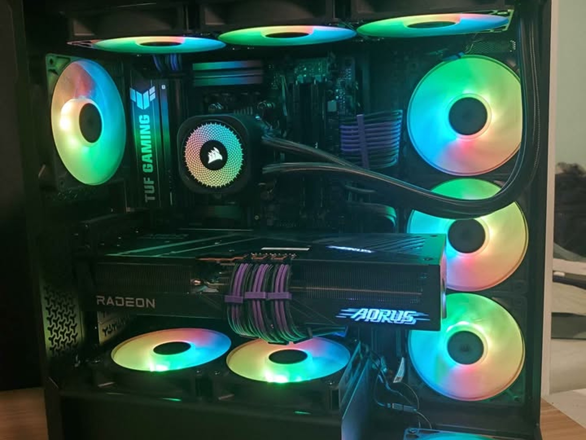 Radeon RX 9070 XT Custom Gaming PC - Ryzen 7 9850X3D, 32GB RAM