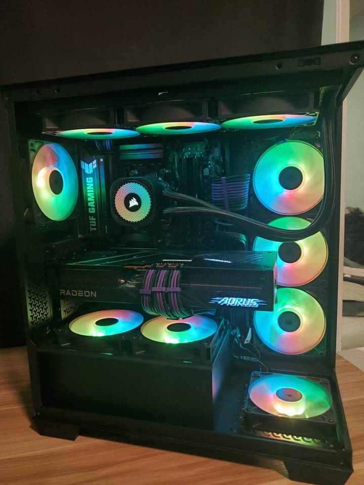 Radeon RX 9070 XT Custom Gaming PC - Ryzen 7 9850X3D, 32GB RAM