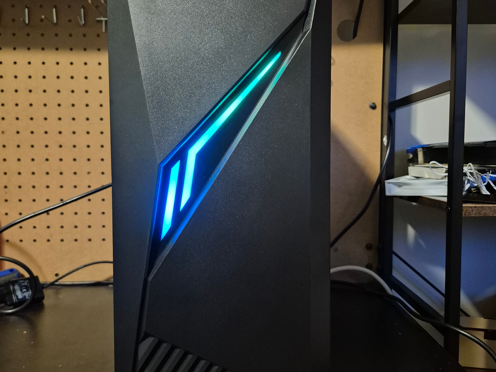 Ultra Budget | 90 FPS Fortnite | i5-4570, 16GB RAM, 500GB SSD, GTX 1060 3GB, RGB, Wifi
