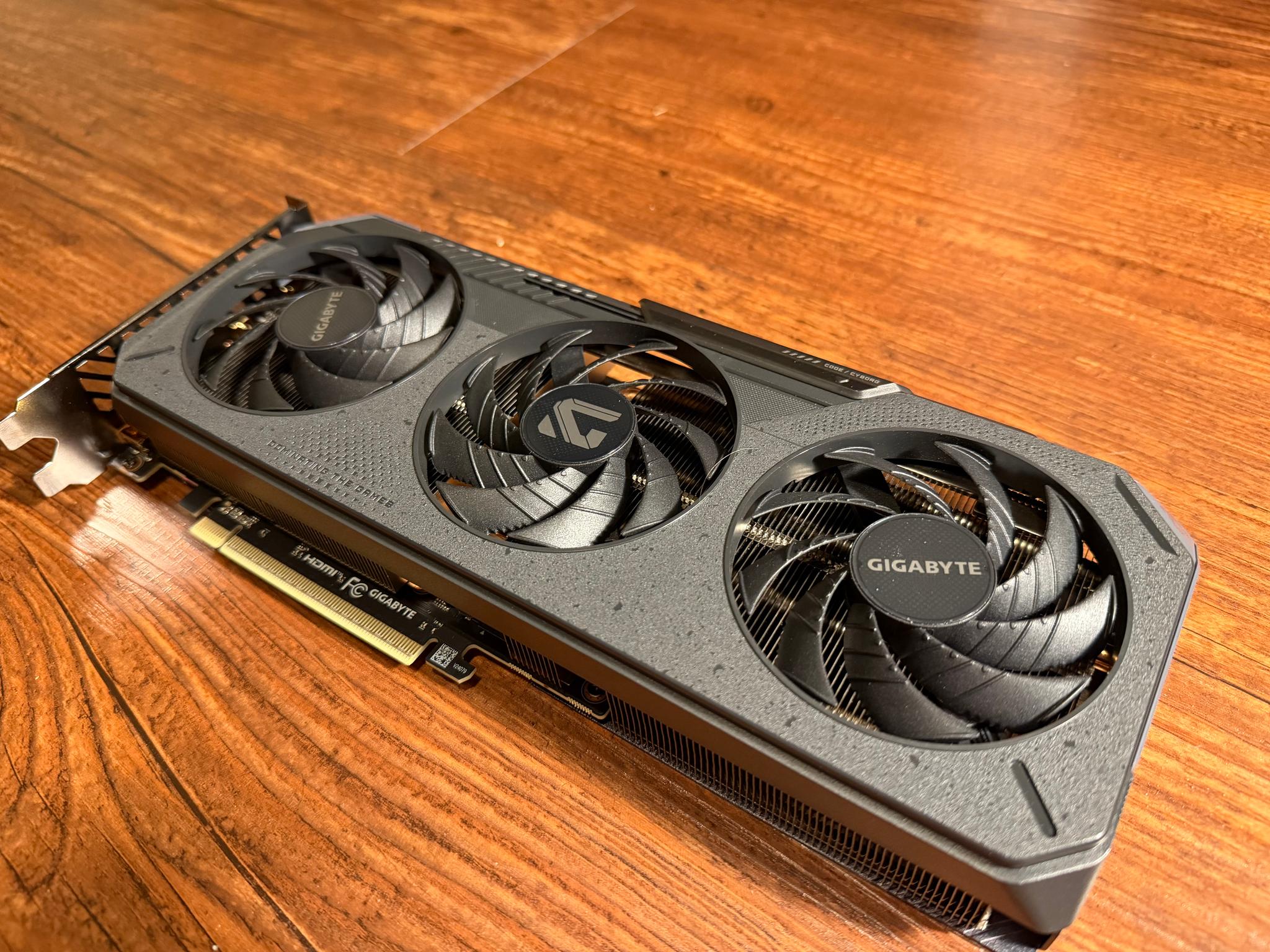 Gigabyte GAMING OC RX 9060XT 16gb