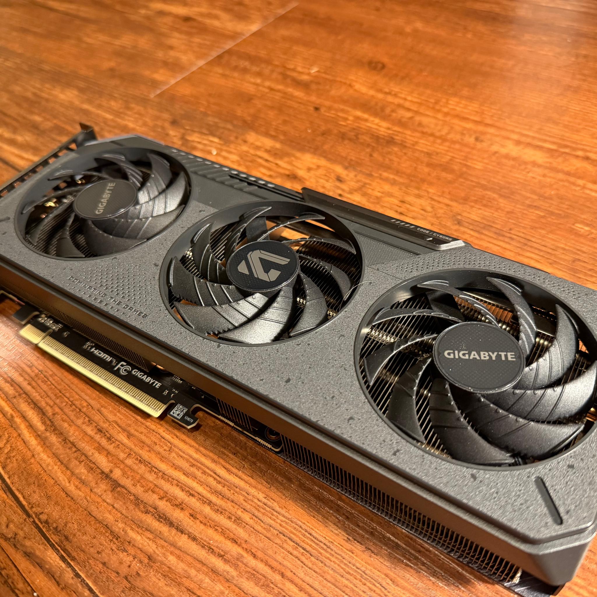 Gigabyte GAMING OC RX 9060XT 16gb