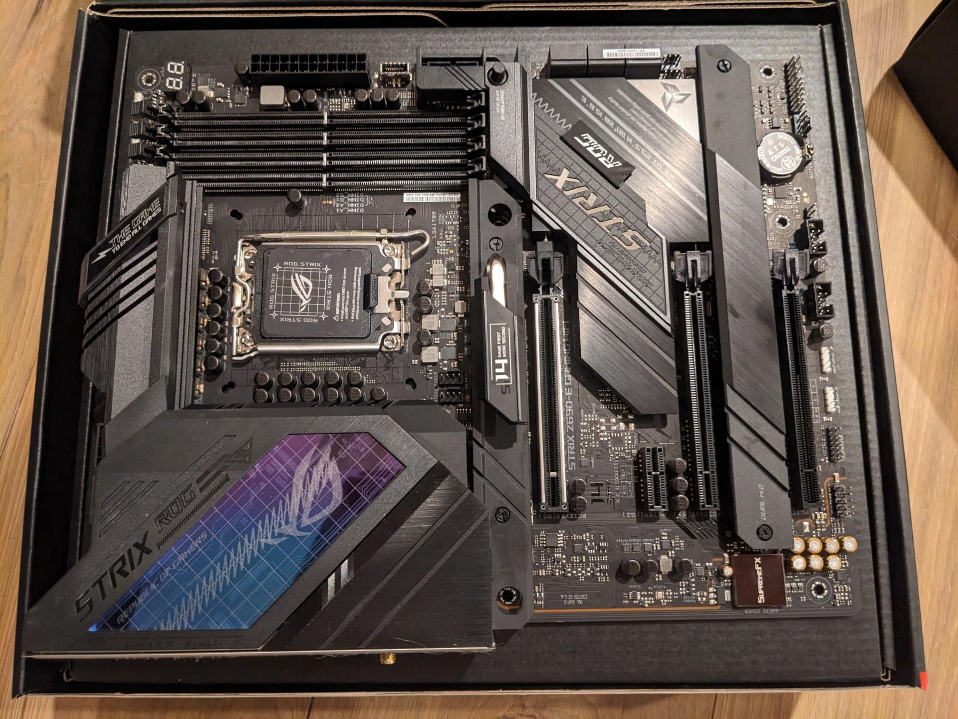 Intel Core i7-13700K w/ ASUS ROG Strix Z690-E Gaming WiFi 6E