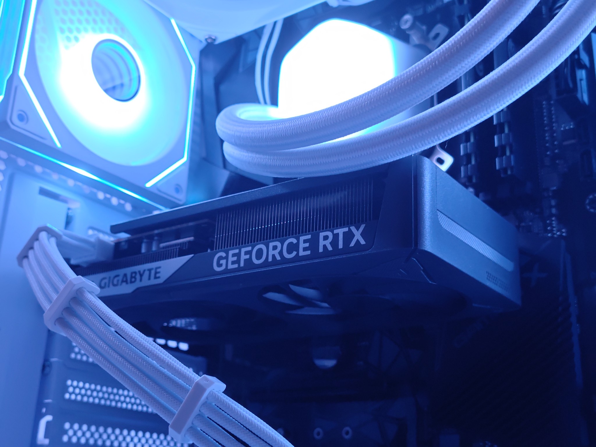 Liquid Cooled Gaming PC | RTX 5060 / Ryzen 5 / 16GB DDR5 / 1TB NVMe / Wi-Fi