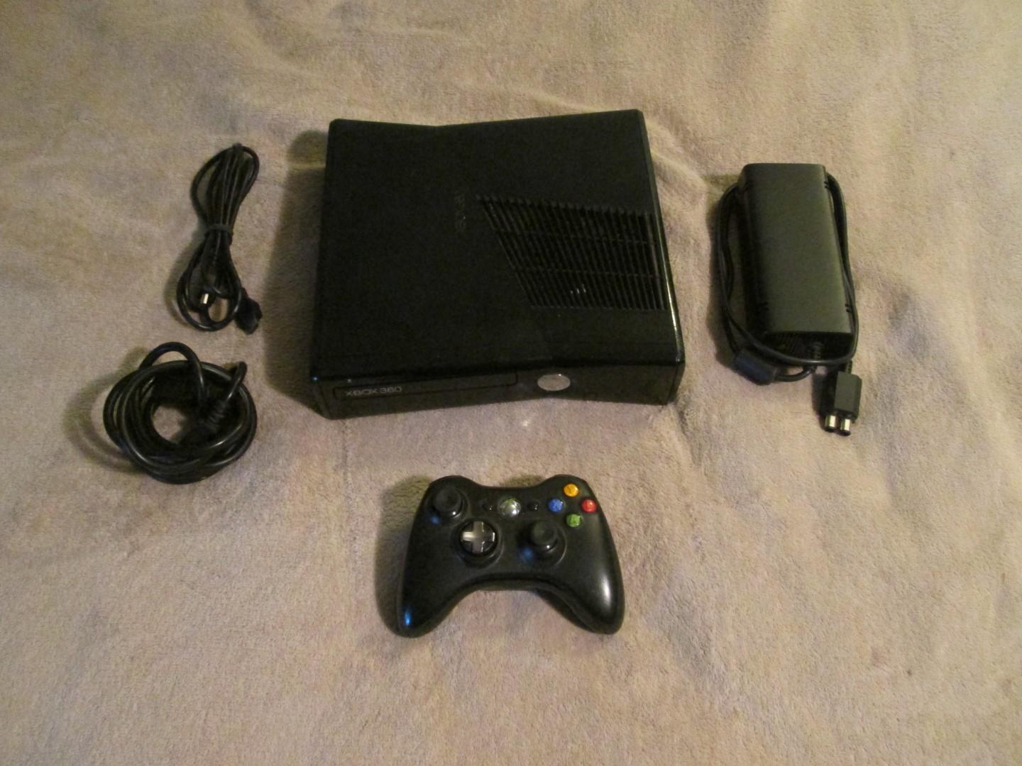 Xbox 360 Slim 250gb With Accessories