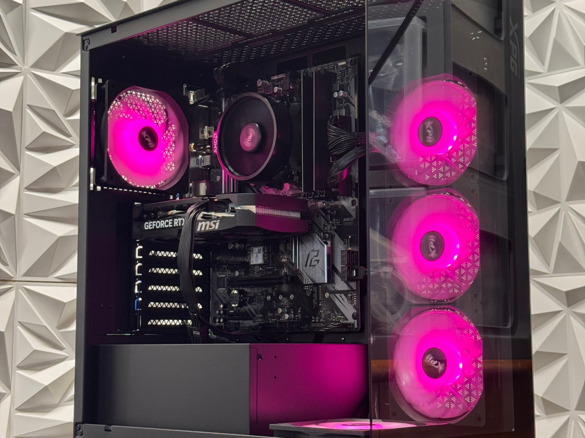 Rtx 5060 / Ryzen 5 5500 / 16GB Ram / 512GB SSD / Windows 11 Pro / RGB control