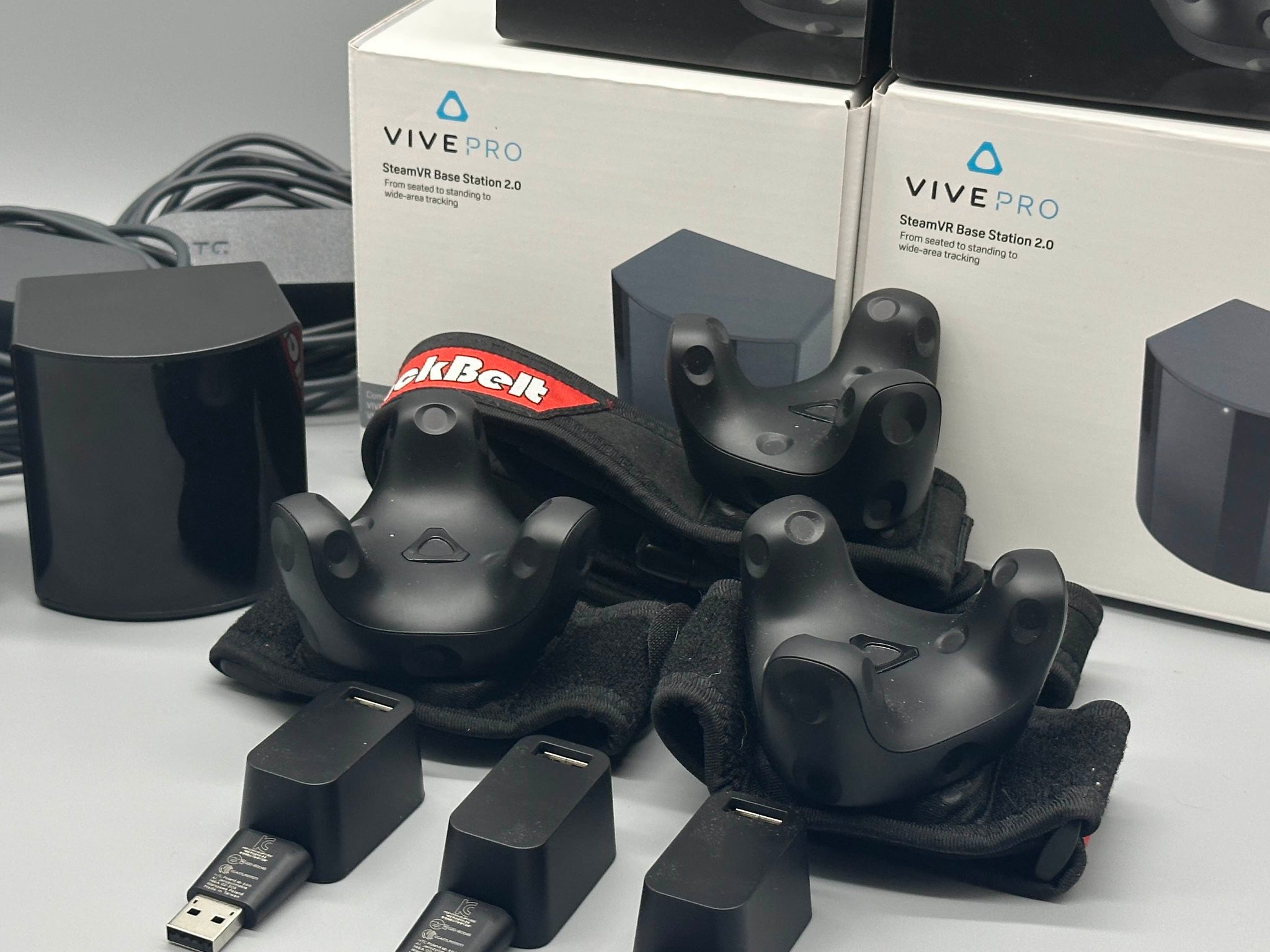 Full Body Tracking Vive Trackers (3) and 2.0 Base Stations