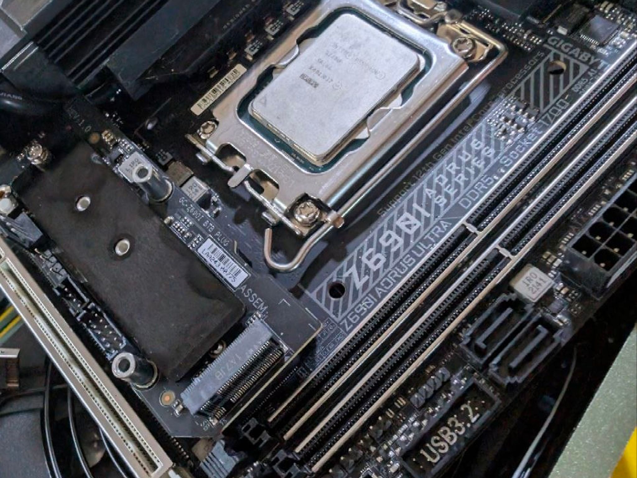 GIGABYTE Z690I AORUS ULTRA & Intel G7400 (12thgen) CPU