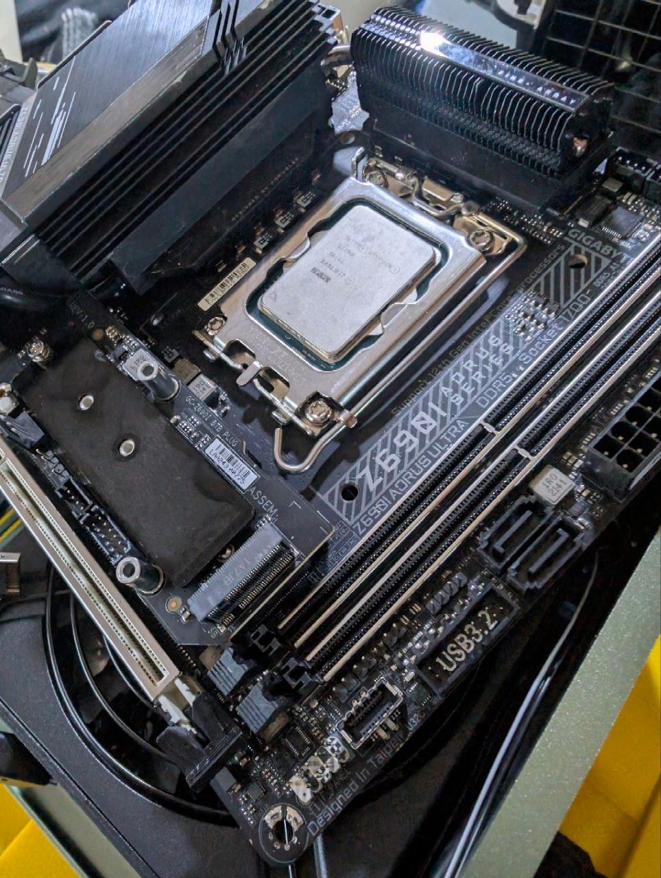 GIGABYTE Z690I AORUS ULTRA & Intel G7400 (12thgen) CPU