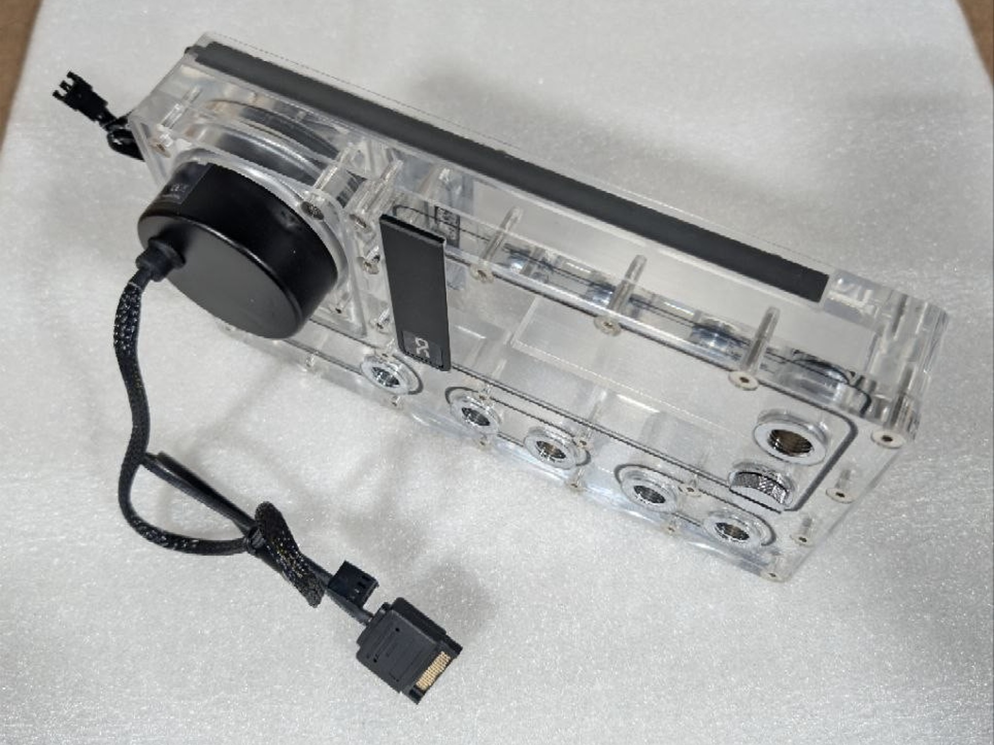 Alphacool Core Distro Plate 240 Right with VPP Pump (15478)