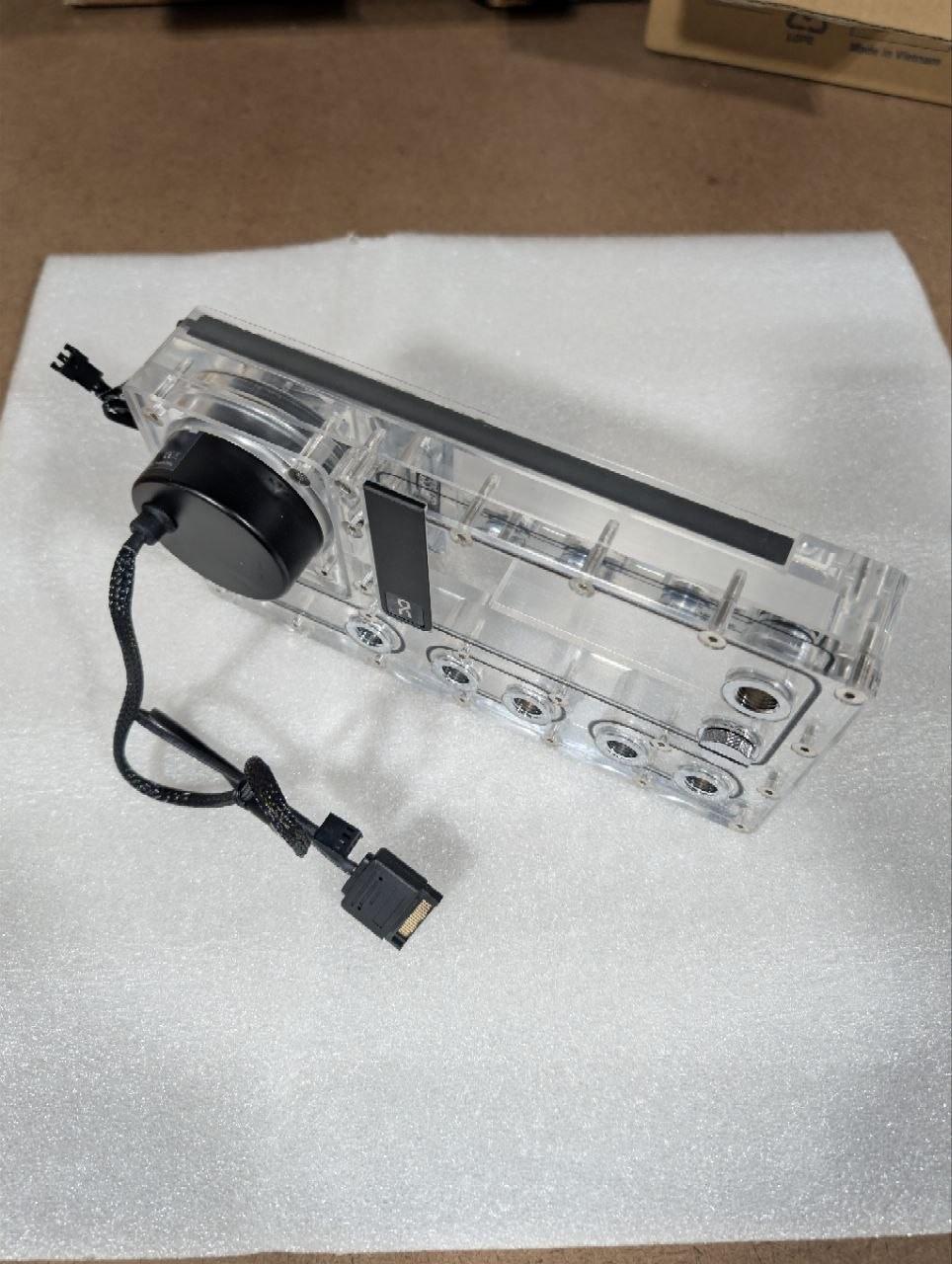 Alphacool Core Distro Plate 240 Right with VPP Pump (15478)