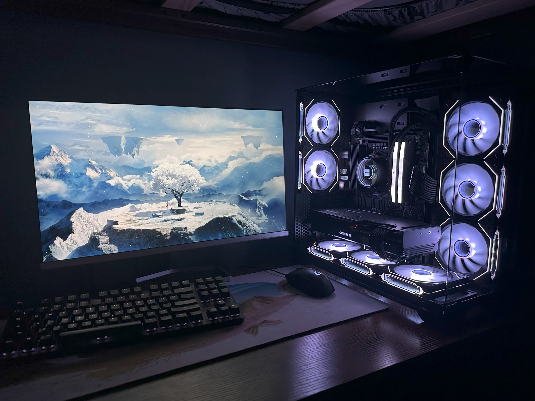 BIG SALE New Sleek Black Fishtank RGB Custom 1440p Gaming PC – GPU : 7700XT CPU : 9600X