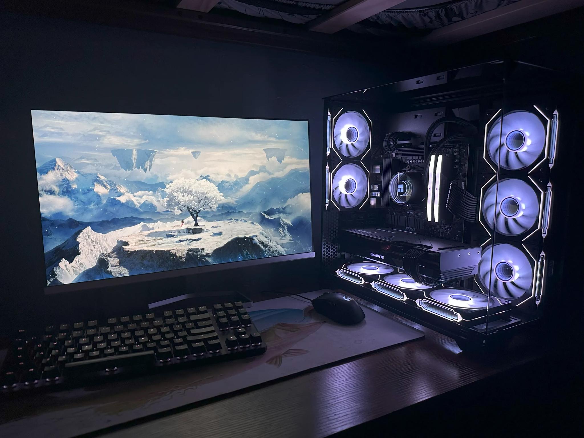 BIG SALE New Sleek Black Fishtank RGB Custom 1440p Gaming PC – GPU : 7700XT CPU : 9600X