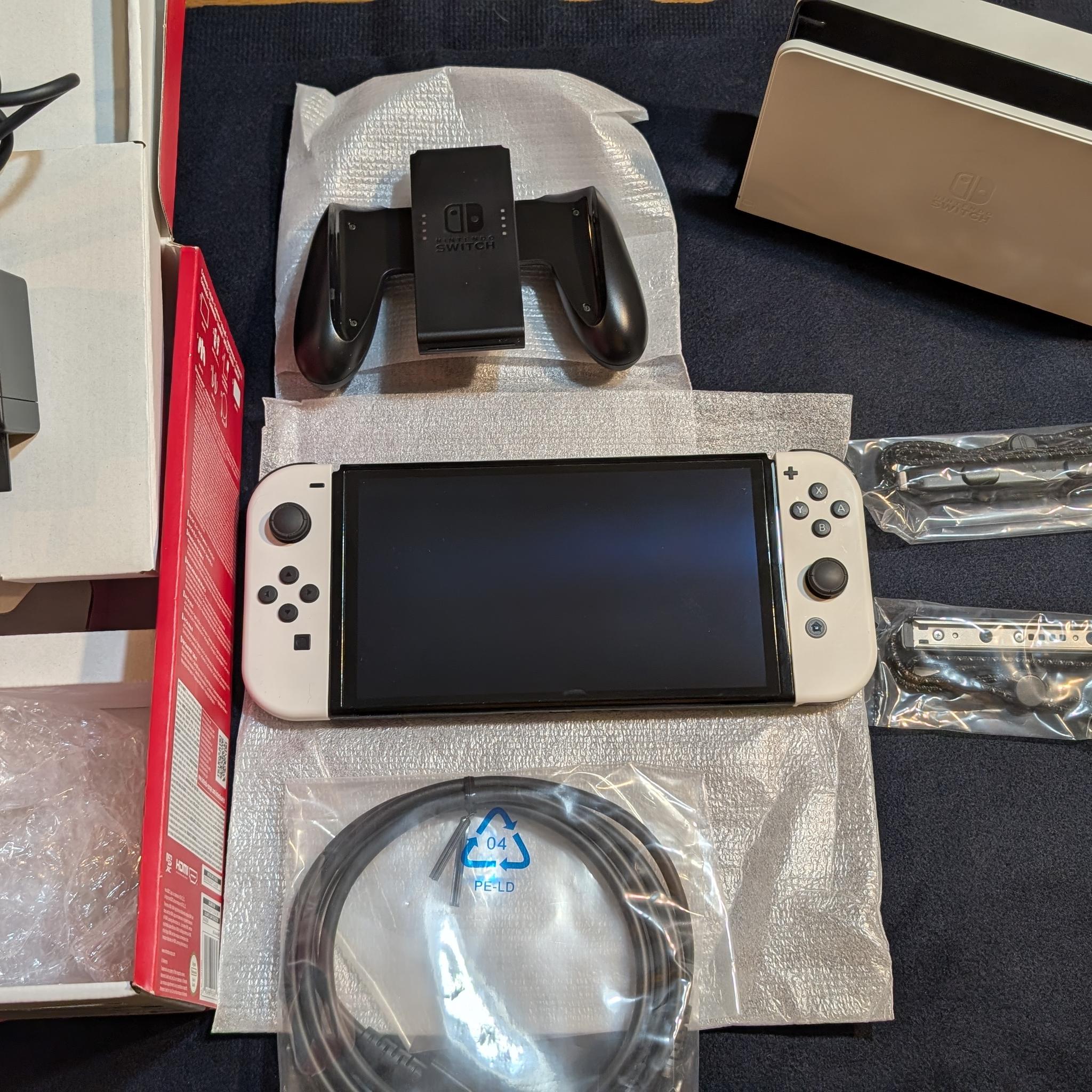 Switch OLED White (Used but like new) w/ original packaging