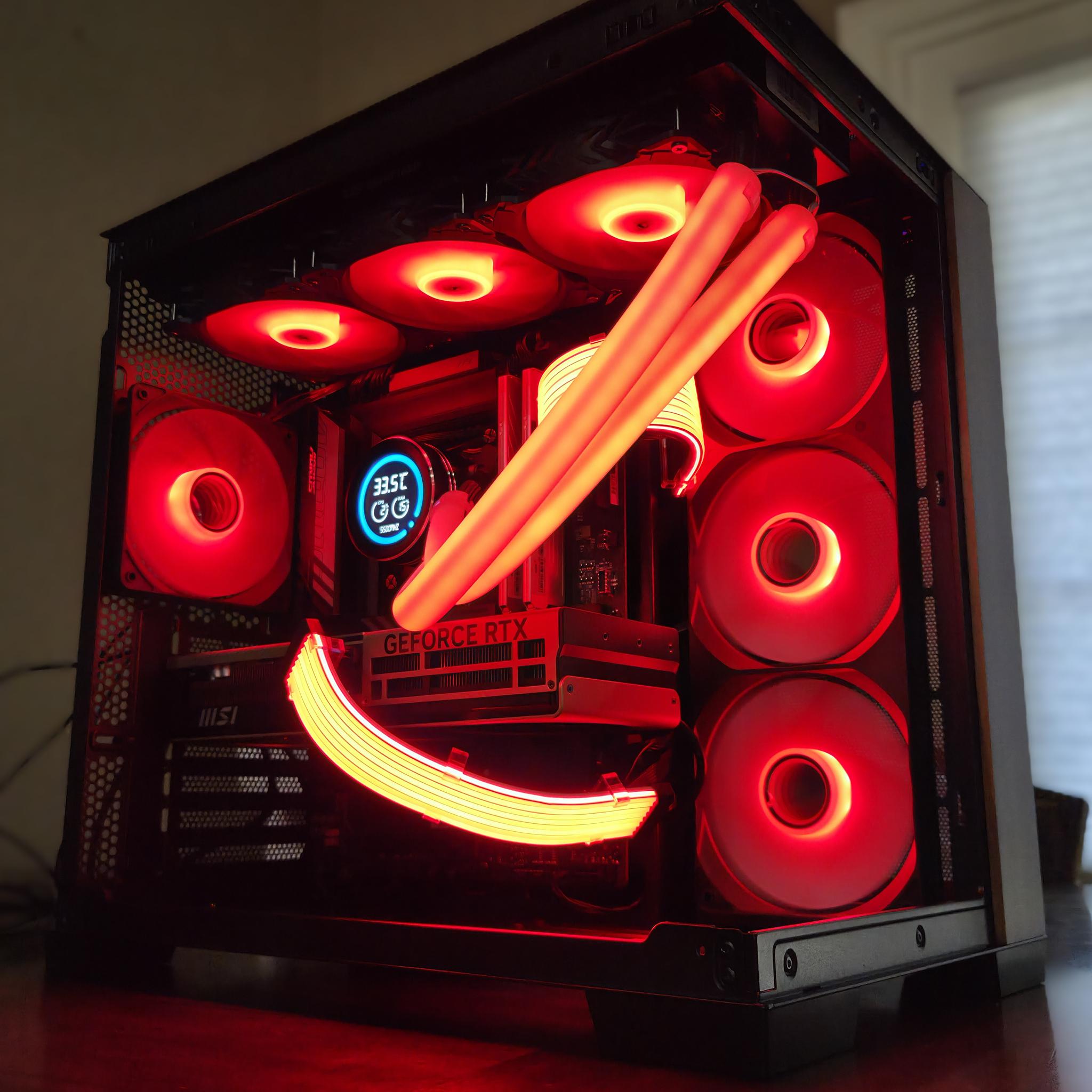 The Sentinel! 🛡️– Core Ultra 7 265KF • RTX 5070 Ti • 32GB DDR5 • 2TB NVMe • Temp Display
