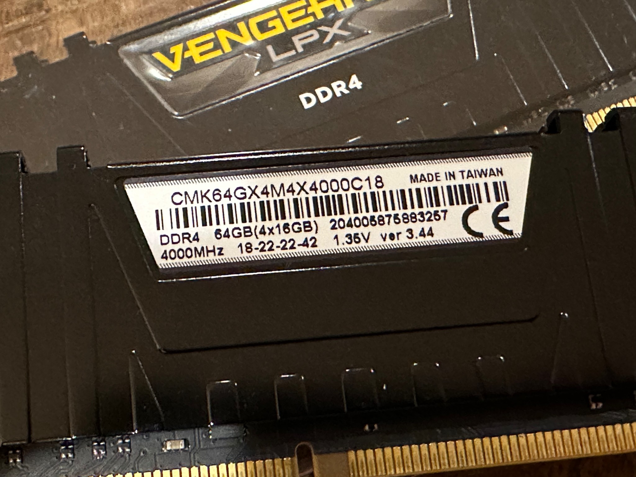 Corsair Vengeance 32GB (16GBx2) DDR4-4000MHz CL 18-22-22-42
