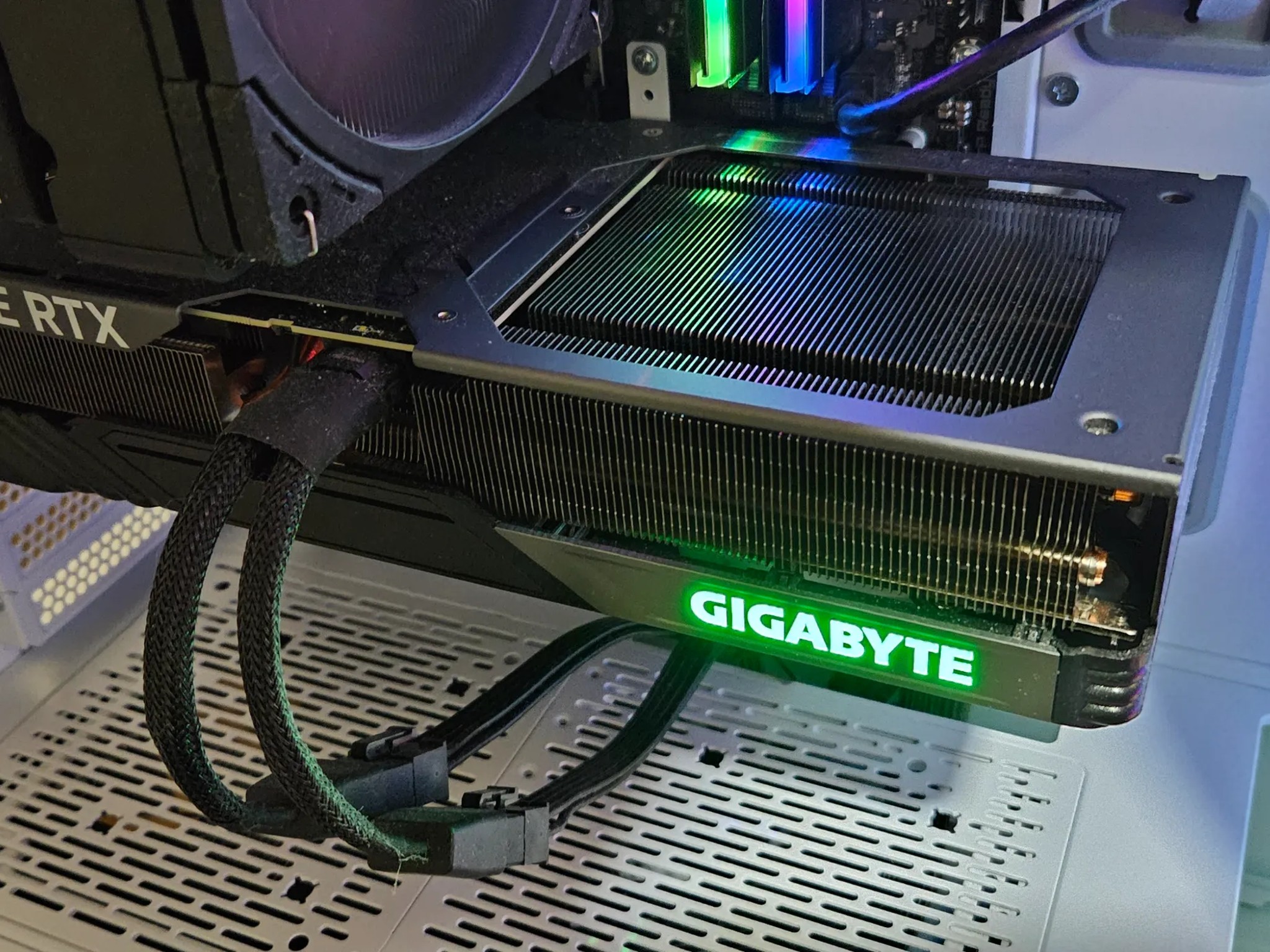 Gigabyte GAMING OC GeForce RTX 4070 12 GB (3 fans + dual bios)