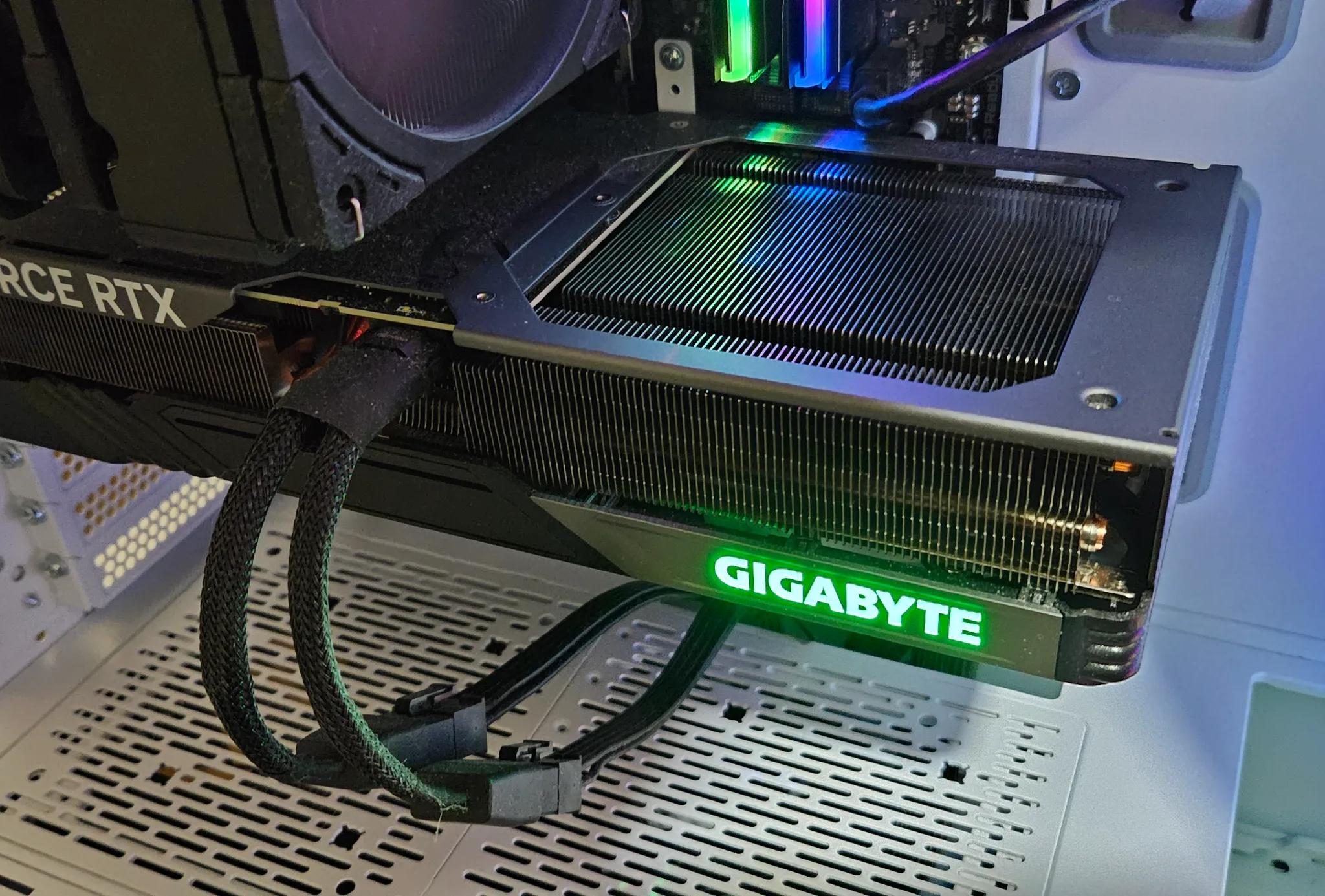 Gigabyte GAMING OC GeForce RTX 4070 12 GB (3 fans + dual bios)