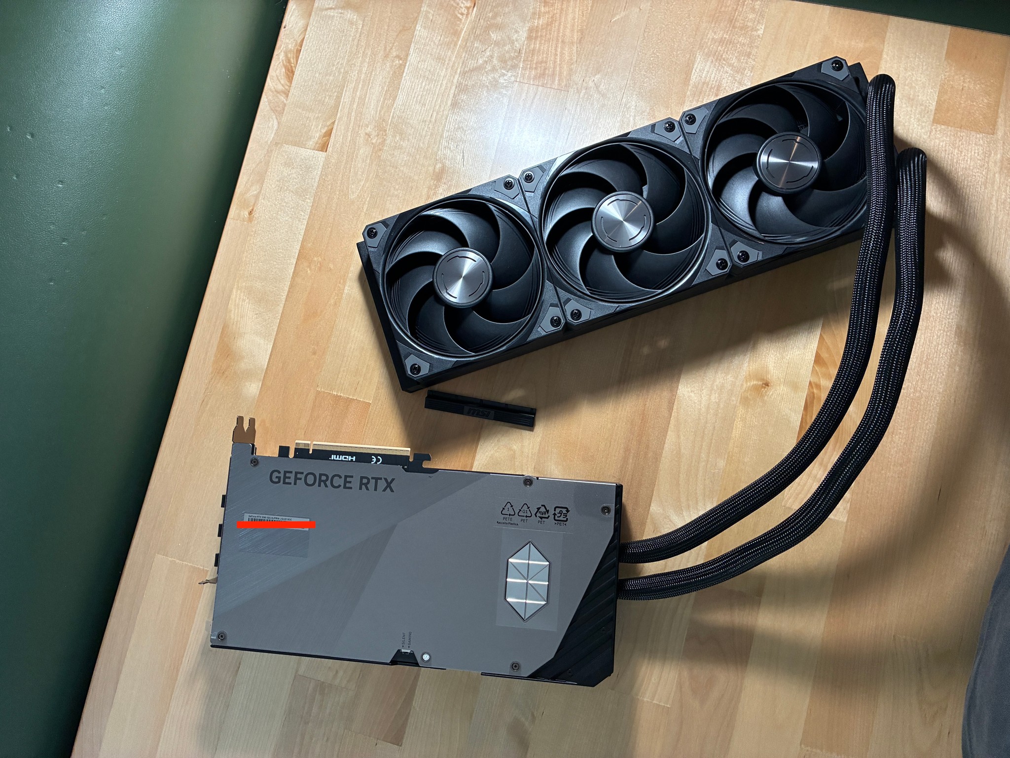 MSI GeForce RTX™ 5090 SUPRIM LIQUID SOC 32G G5090-32SLS