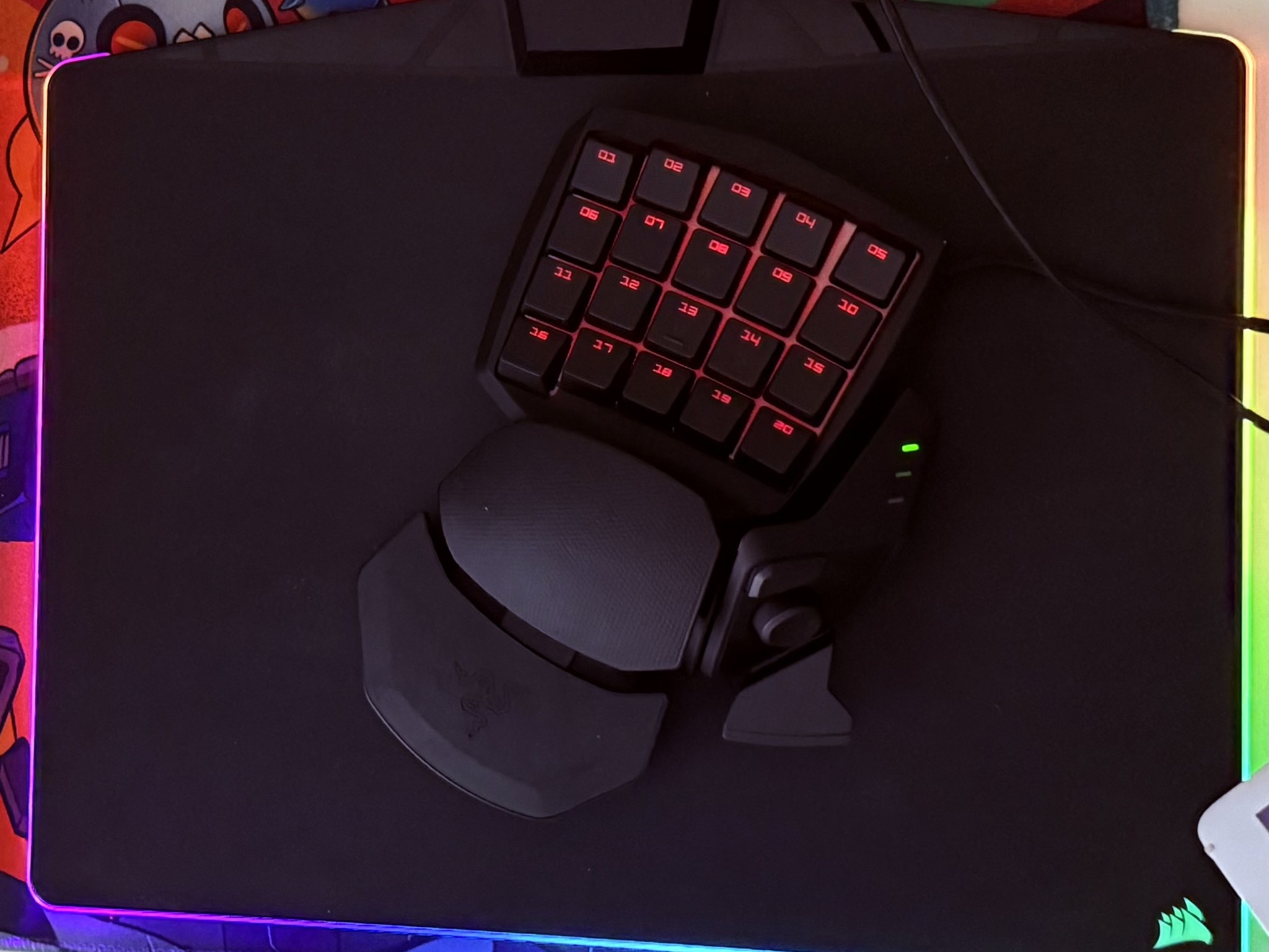 Razer Orbweaver Chroma Gaming Keypad + Corsair MM800 RGB POLARIS Gaming Mouse Pad