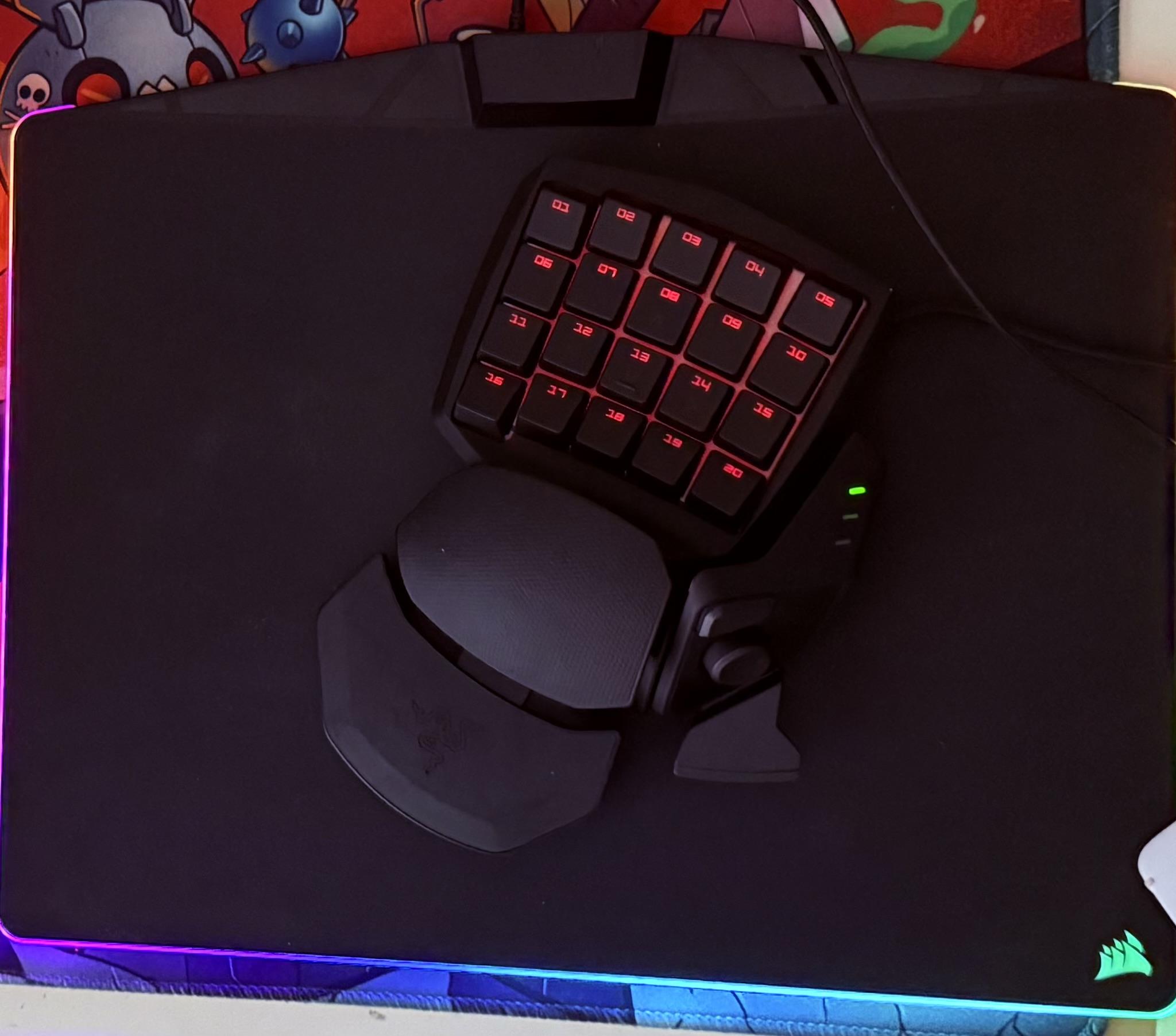 Razer Orbweaver Chroma Gaming Keypad + Corsair MM800 RGB POLARIS Gaming Mouse Pad