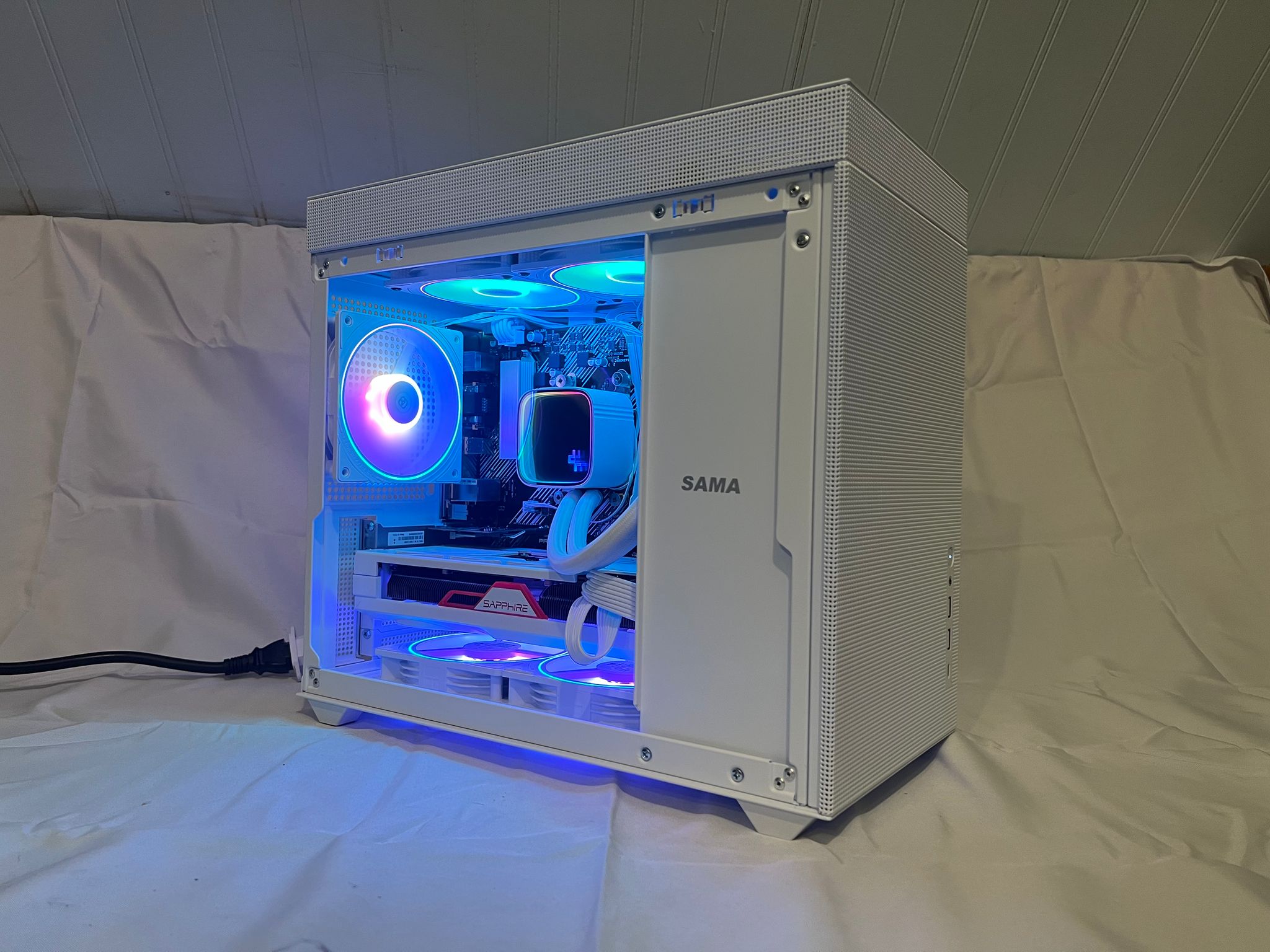 "Northern Lights" 5800x, RX 7800XT, 2tb, white gaming pc with 32gb ram and WI-FI