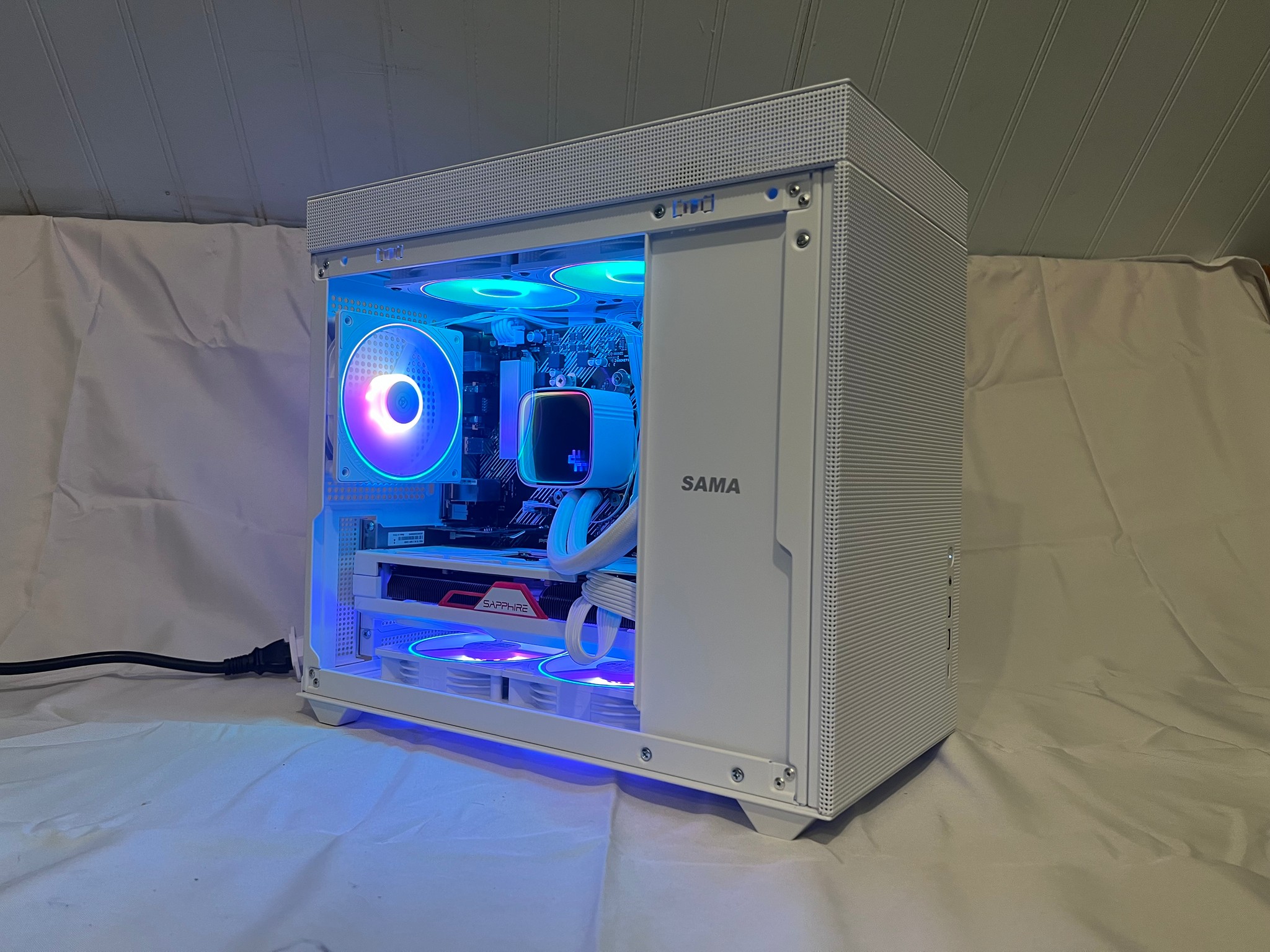 "Northern Lights" 5800x, RX 7800XT, 2tb, white gaming pc with 32gb ram and WI-FI