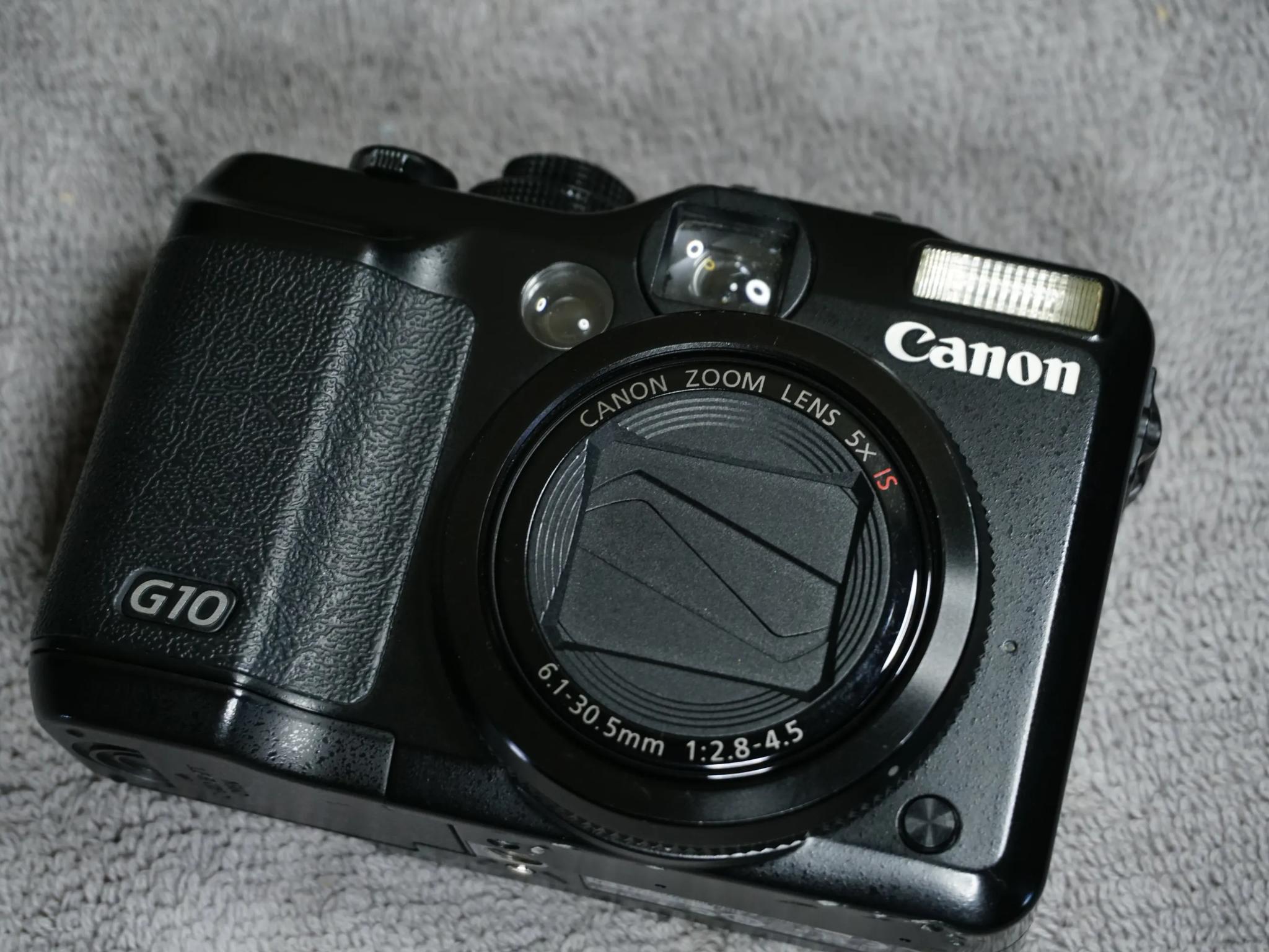 Canon PowerShot G10 14.7MP Digital Camera WITH 2 Batteries & Charger