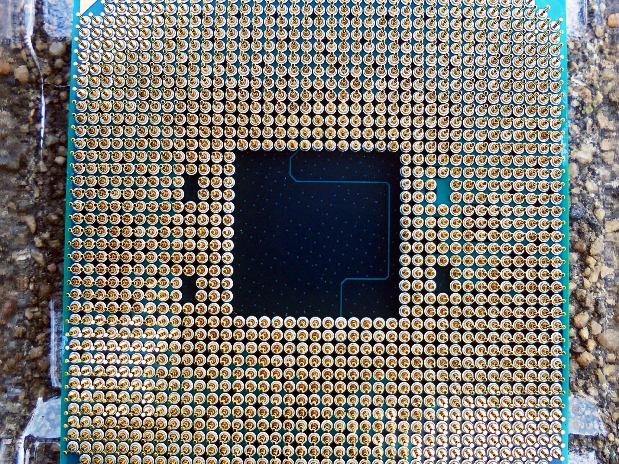 AMD Ryzen 5 3400G 4C/8T 3.7 GHz Processor with Radeon Vega 11 Graphics