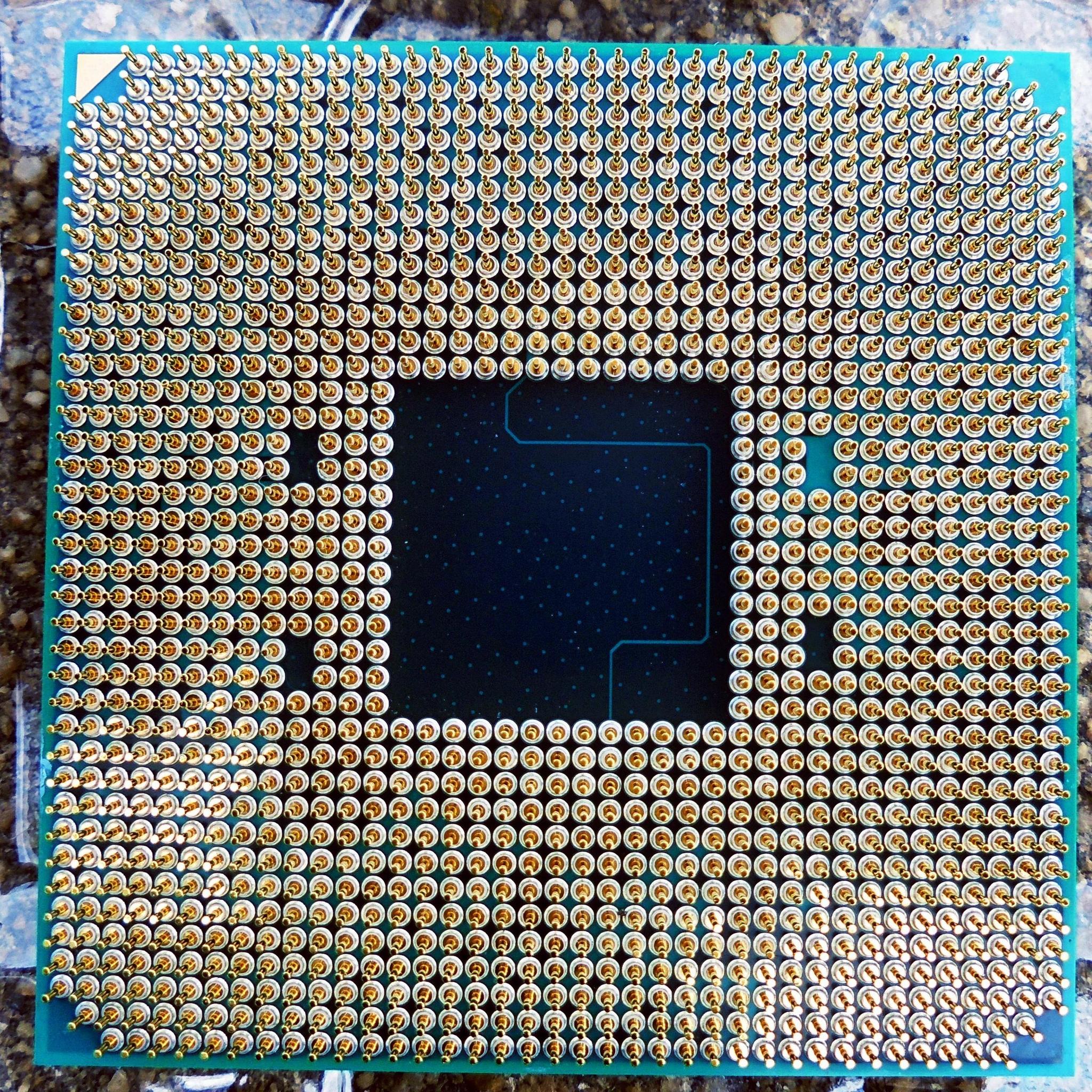AMD Ryzen 5 3400G 4C/8T 3.7 GHz Processor with Radeon Vega 11 Graphics