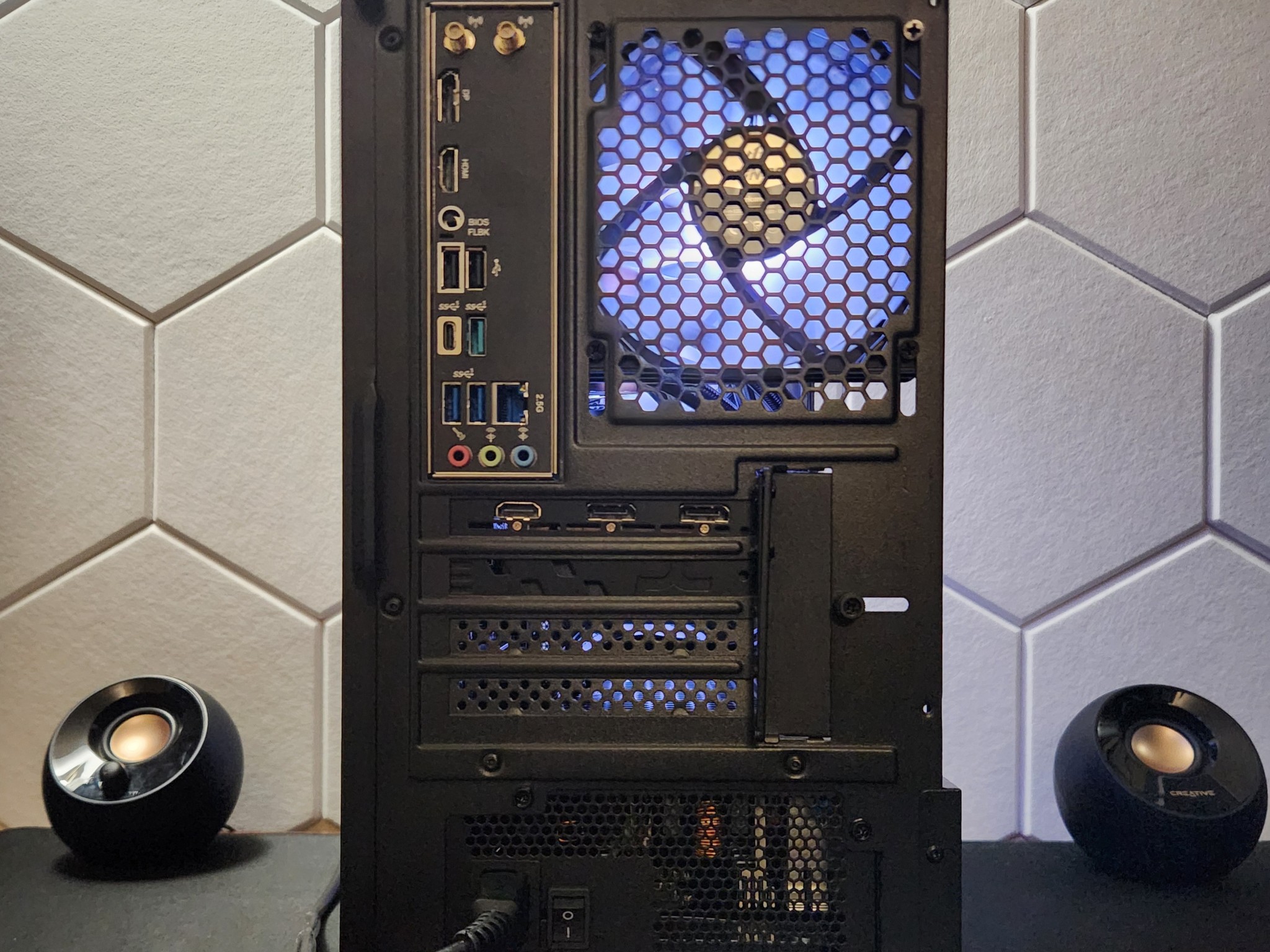 RX 9060XT 16GB | Ryzen 5 7600X | 32GB DDR5 6000Mhz | 1Tb SSD | WIFI+BT