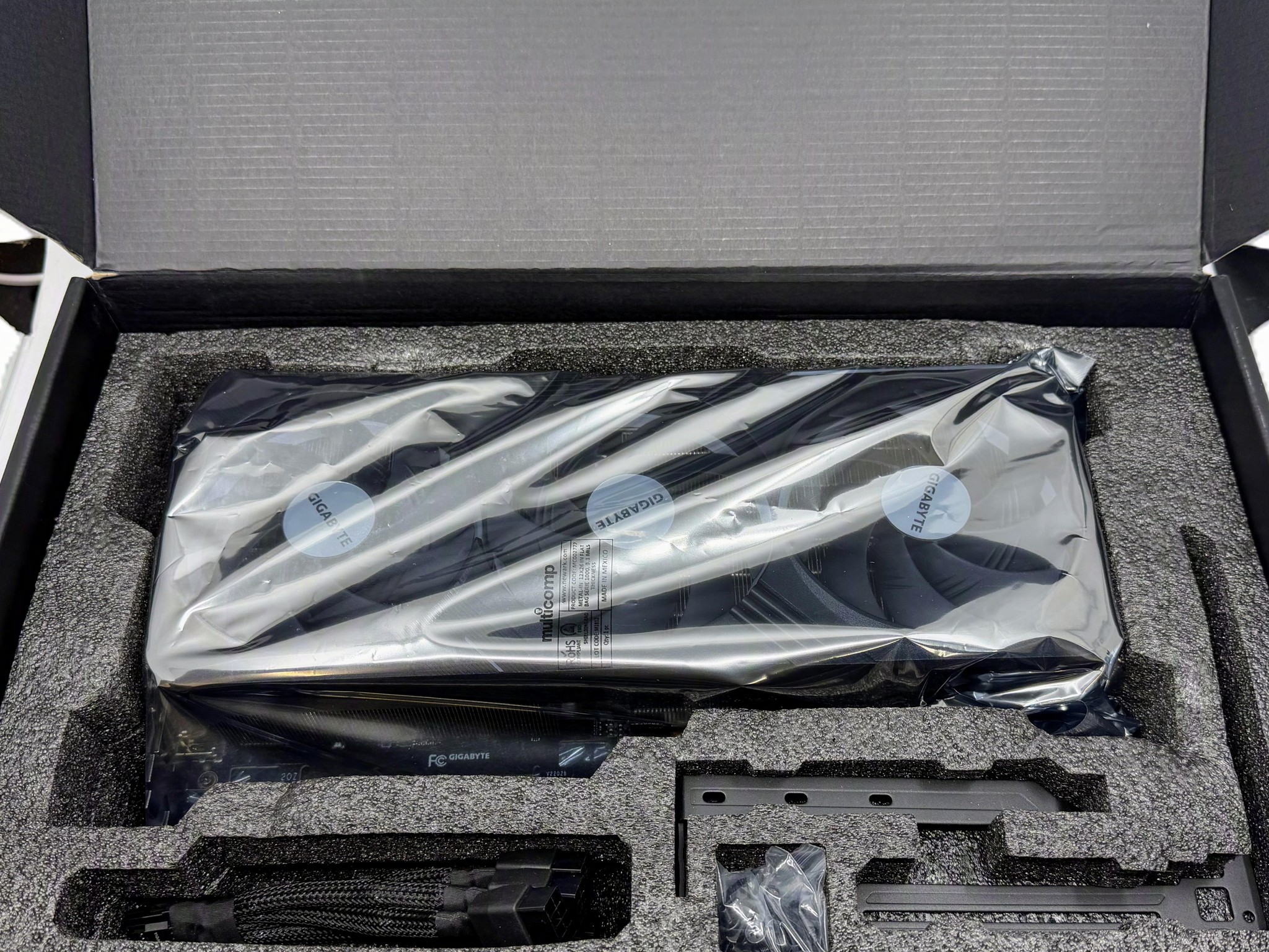GIGABYTE GeForce RTX 4090 Gaming OC 24GB (GV-N4090GAMING OC-24GD), open box and lightly used.