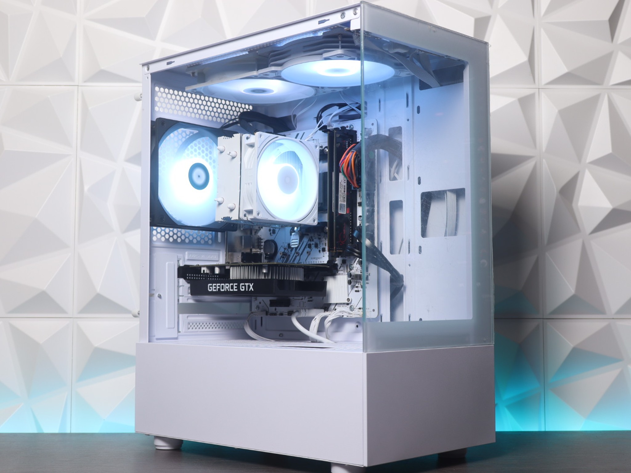 ⚪️⚫️ | Ryzen 5 2400G + GTX 1650 4GB | 16GB - WiFi INCLUDED
