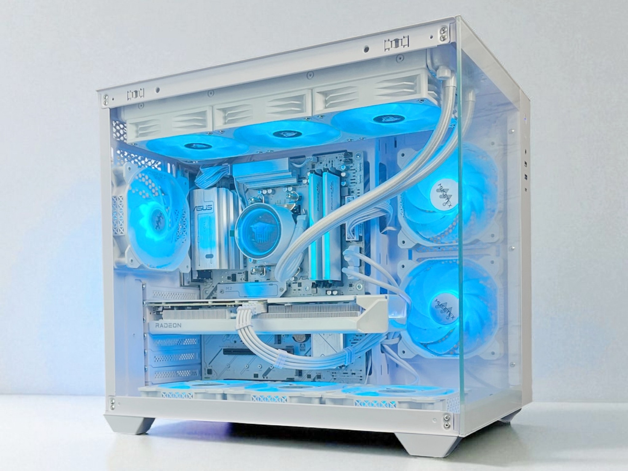 Liquid Cooled AMD RX 9060 XT 16GB Ryzen 8400F 16GB DDR5 1 TB M.2 Gaming PC
