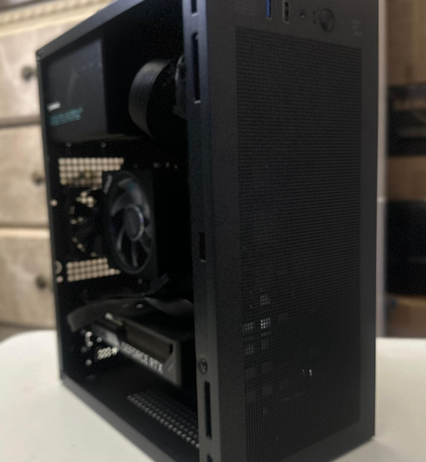 Ryzen 7 3800XT / RTX 5060 / 1TB NVME / 32GB RAM