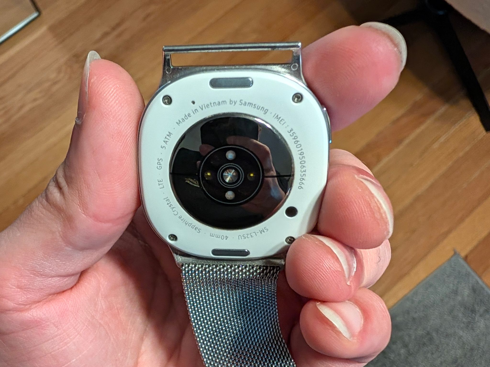 Samsung Galaxy Watch 8 40mm LTE (4G) - Excellent Condition with Extra Bands & Charger/Accessories