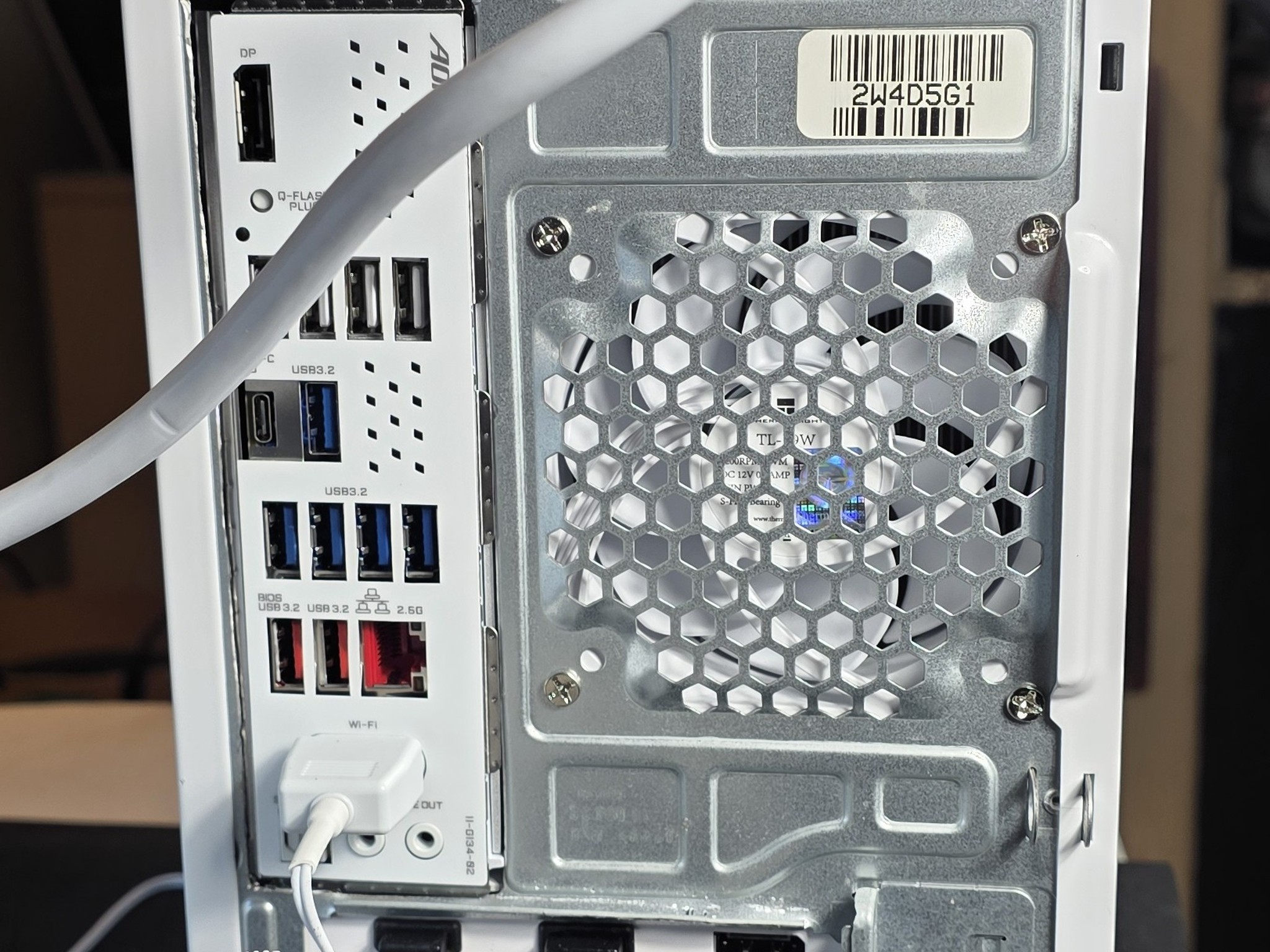 White Hi End Gaming PC Sleeper Custom AMD Ryzen 7 9700x RX 9060 xt 16gb 32gb ddr5 4TB NVME
